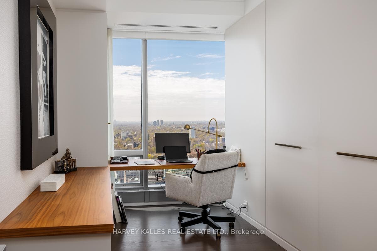 50 Yorkville Avenue Unit 2704 photo 14