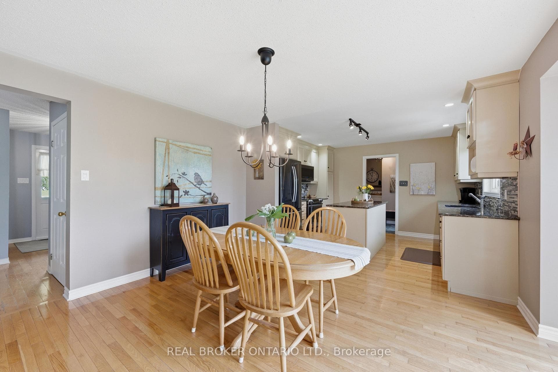 10532 Main Street photo 16