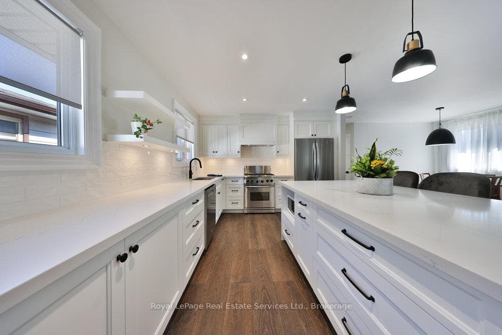 972 South Service Road photo 3