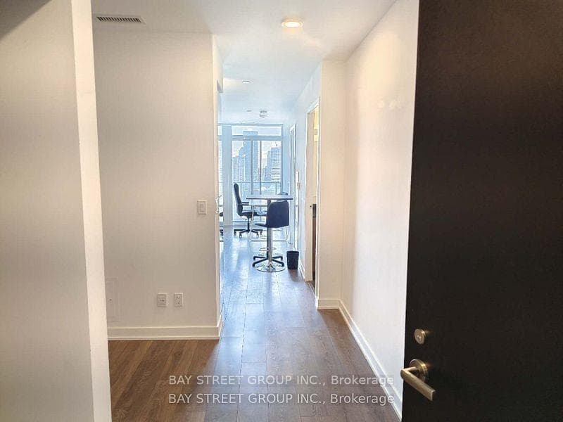 501 Yonge Street Unit 2811 photo 9