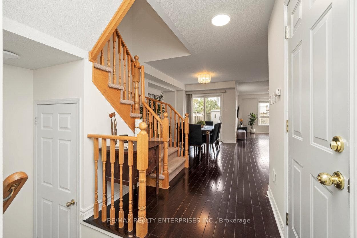180 Sherwood Road photo 5