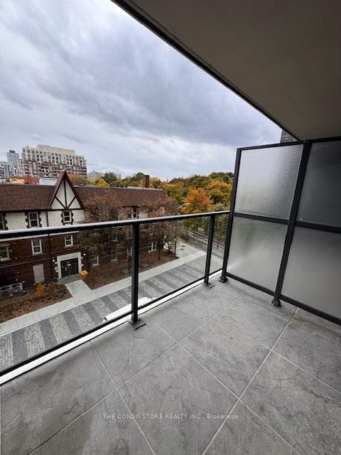 8 Manor Road Unit 401 photo 12