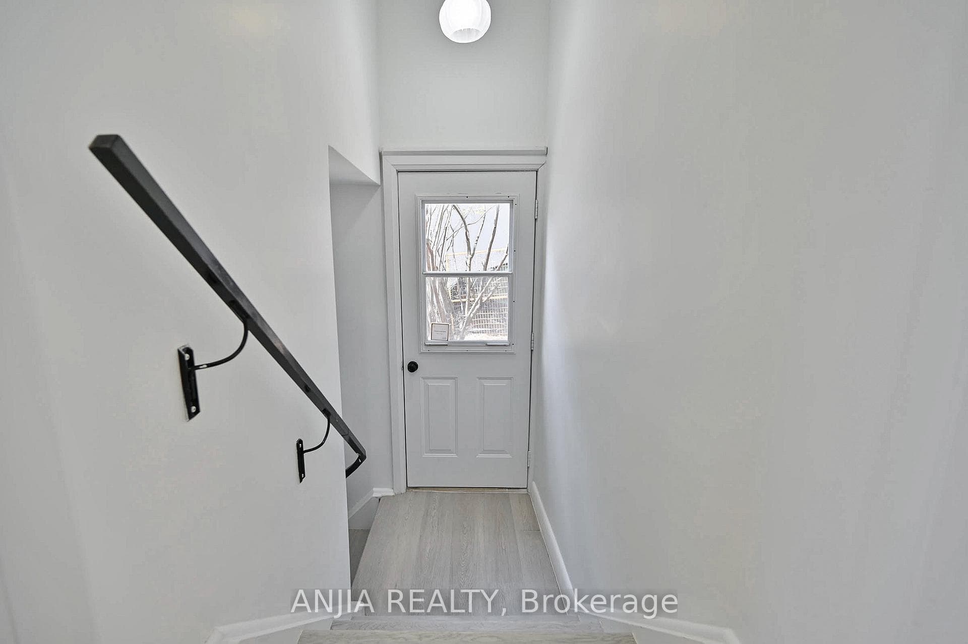74 Robinson Street photo 28