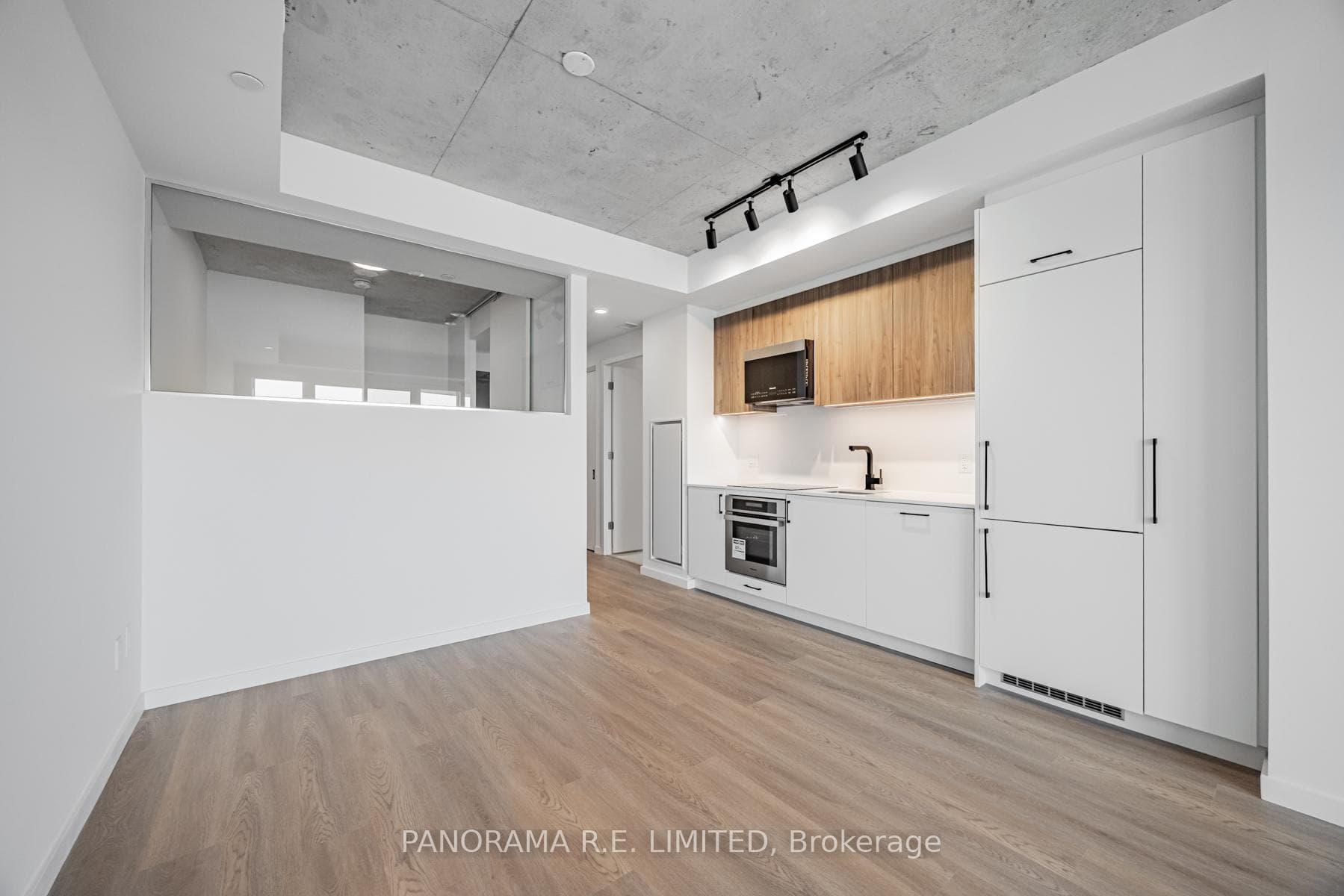 689 The Queensway N/A Unit 415 photo 7