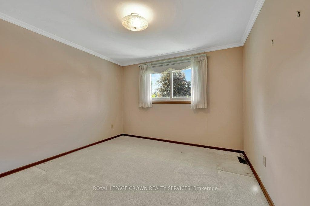 73 Champlain Crescent photo 27