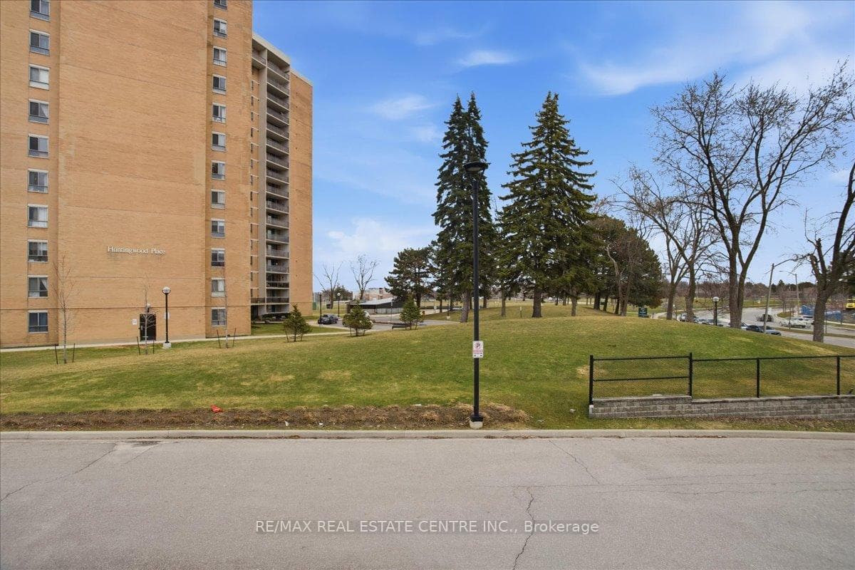 132 Widdicombe Hill Boulevard Unit 307 photo 14