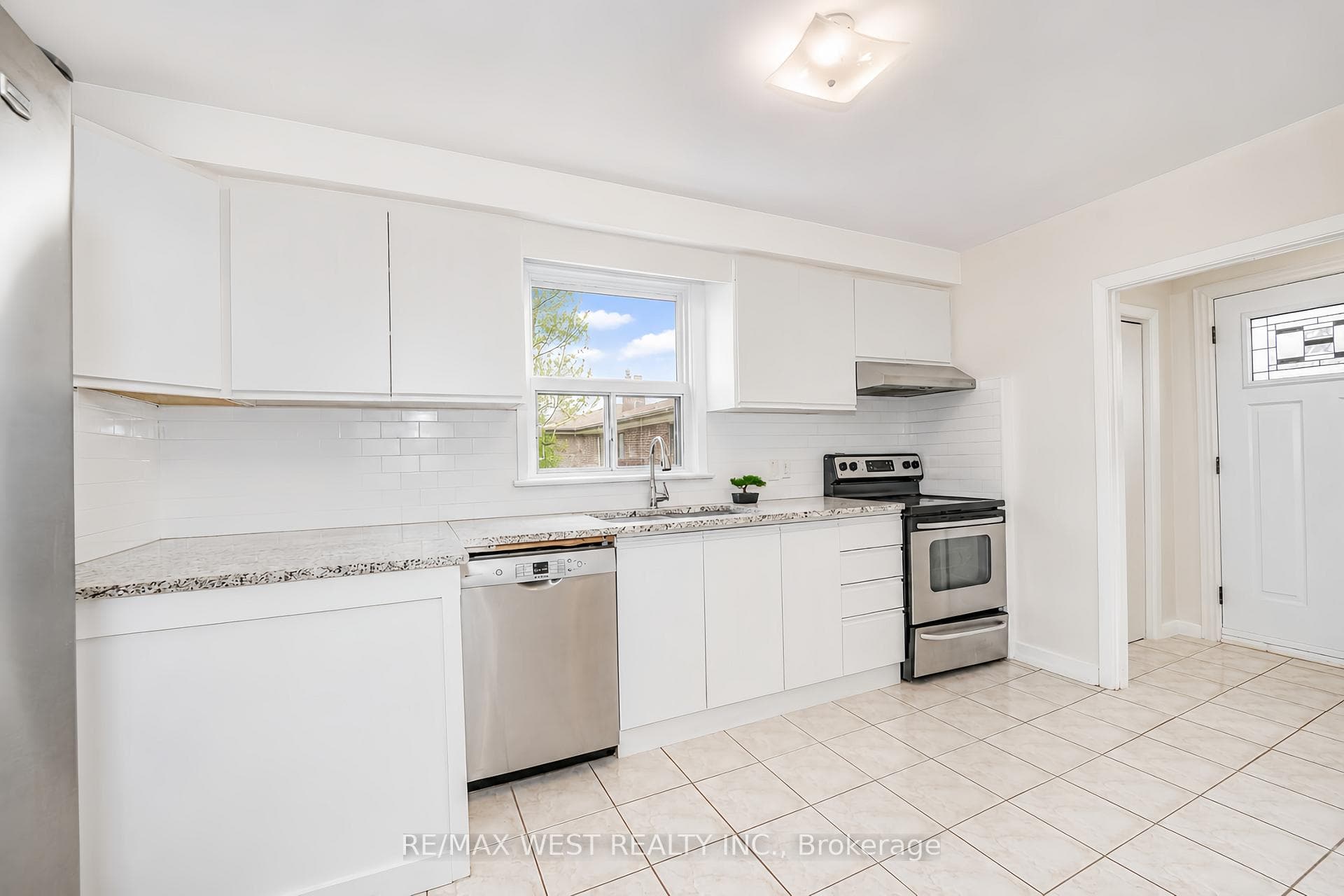 23 Irwin Road photo 4