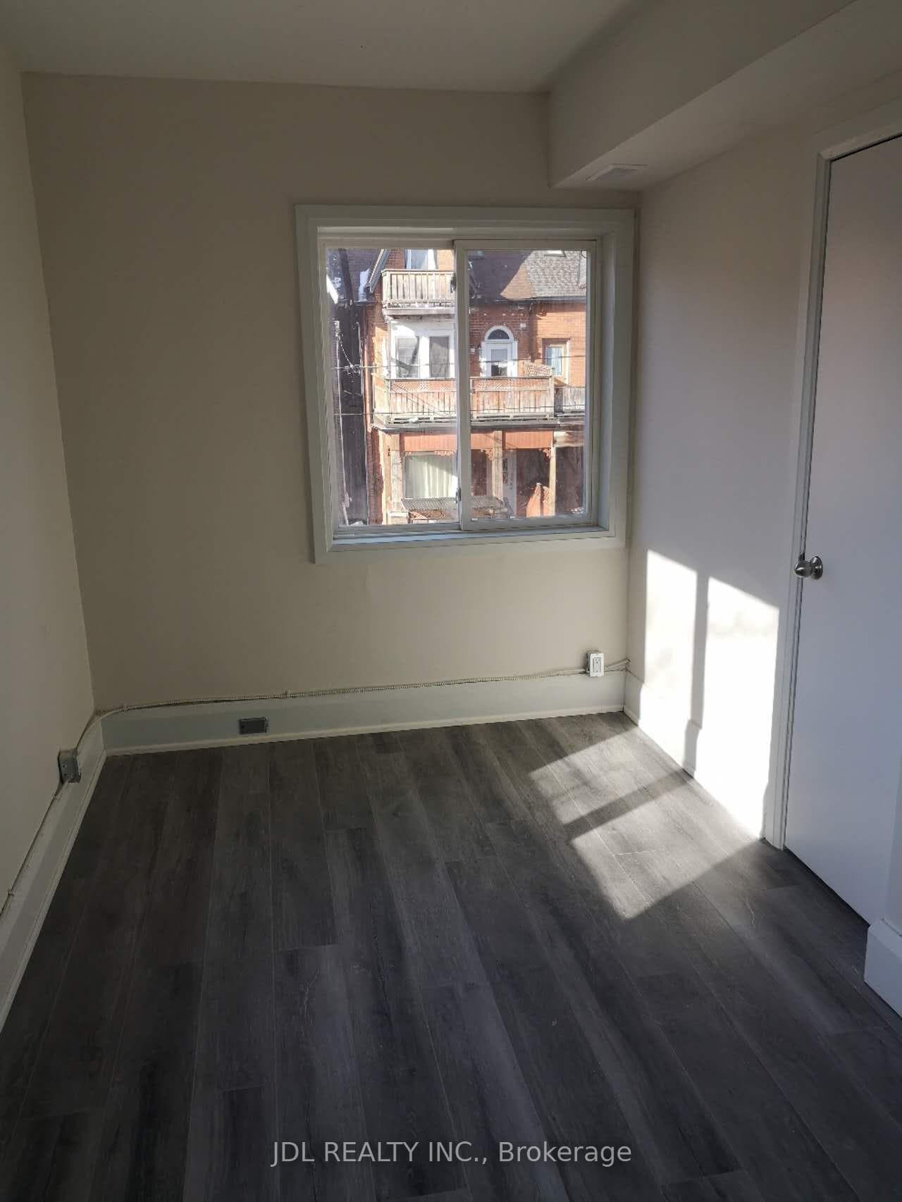 5 Sorauren Avenue Unit 5 photo 3