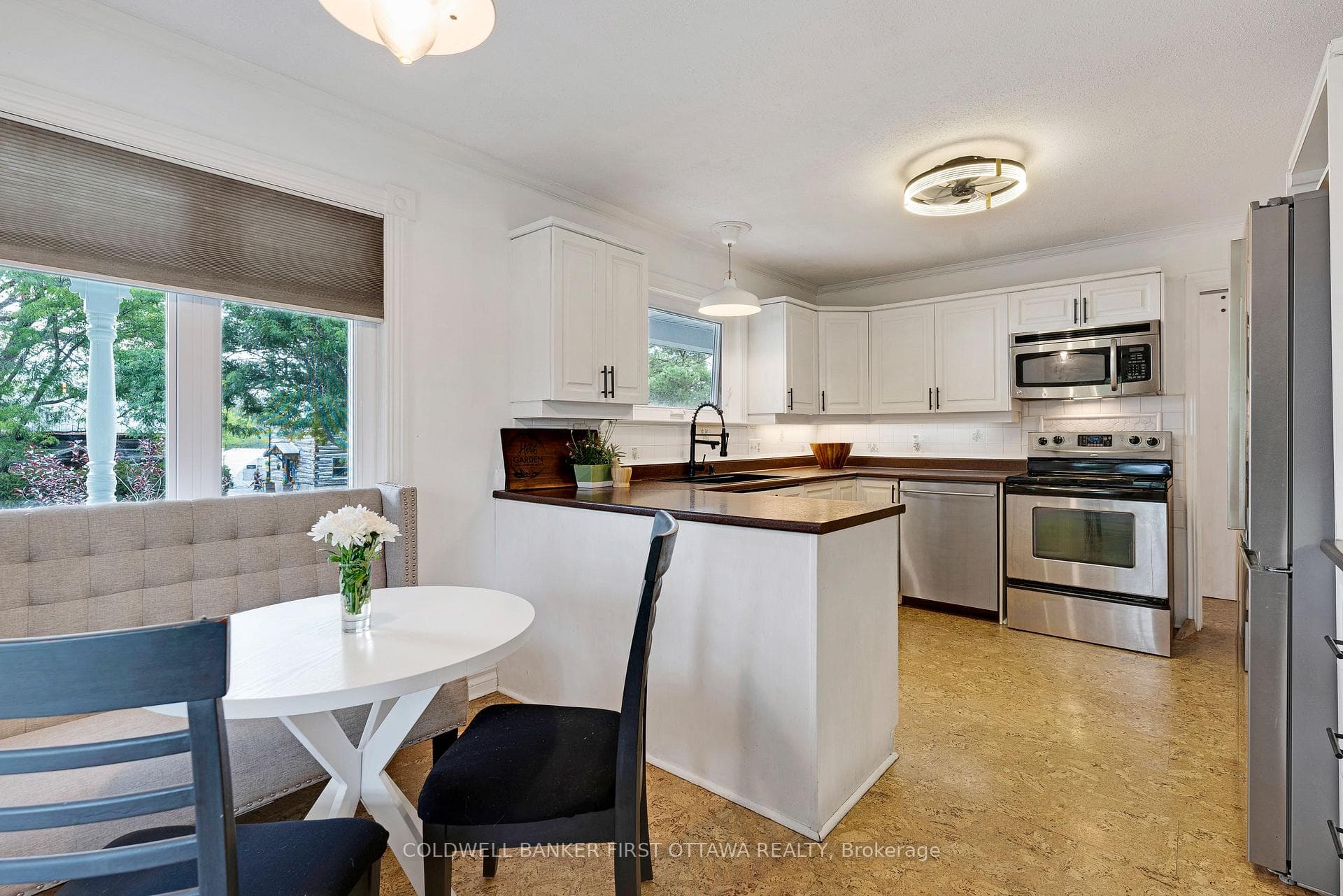 Kitchen/Breakfast Area