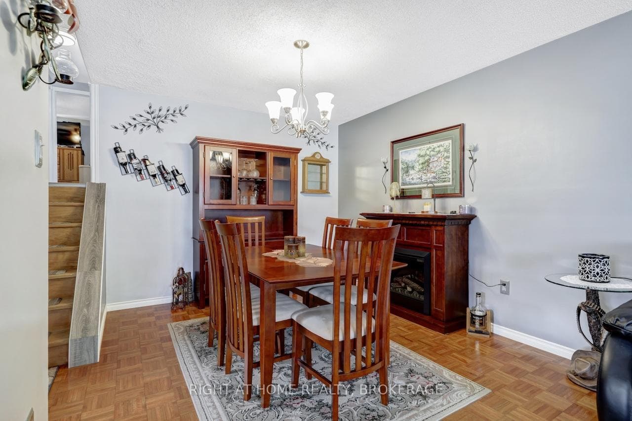 7327 Joliette Crescent photo 11