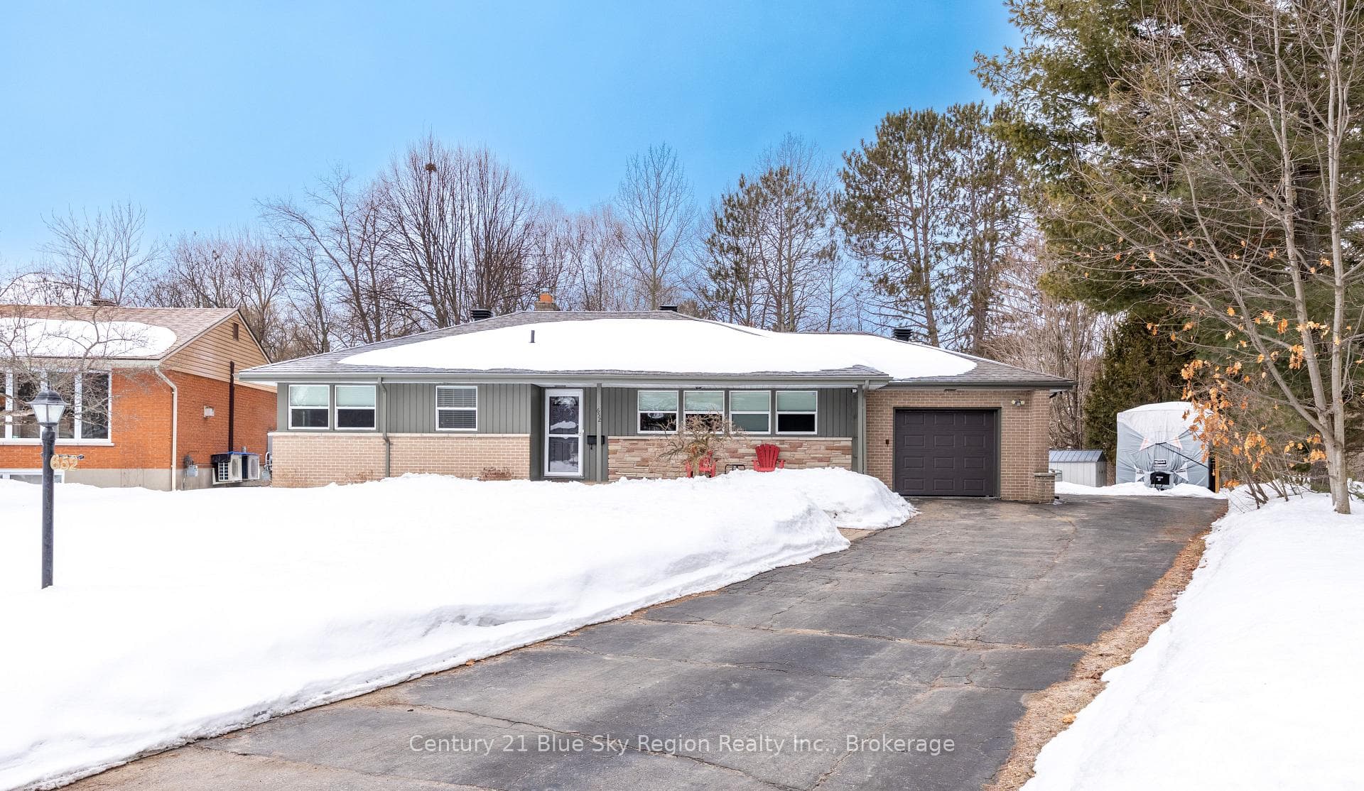 652 Baywood Road photo 1