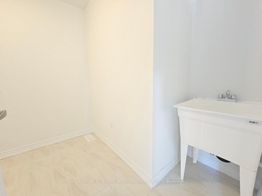 21 Milady Crescent photo 19
