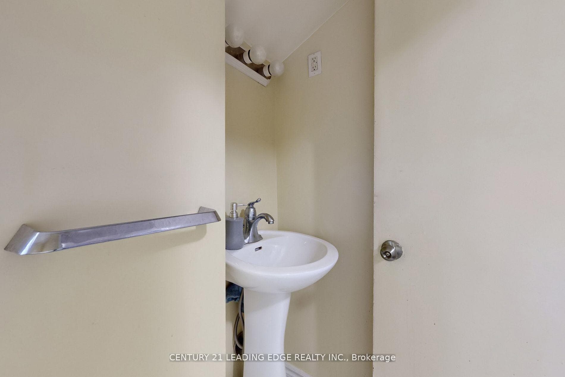 21 Wexford Boulevard Unit B photo 29