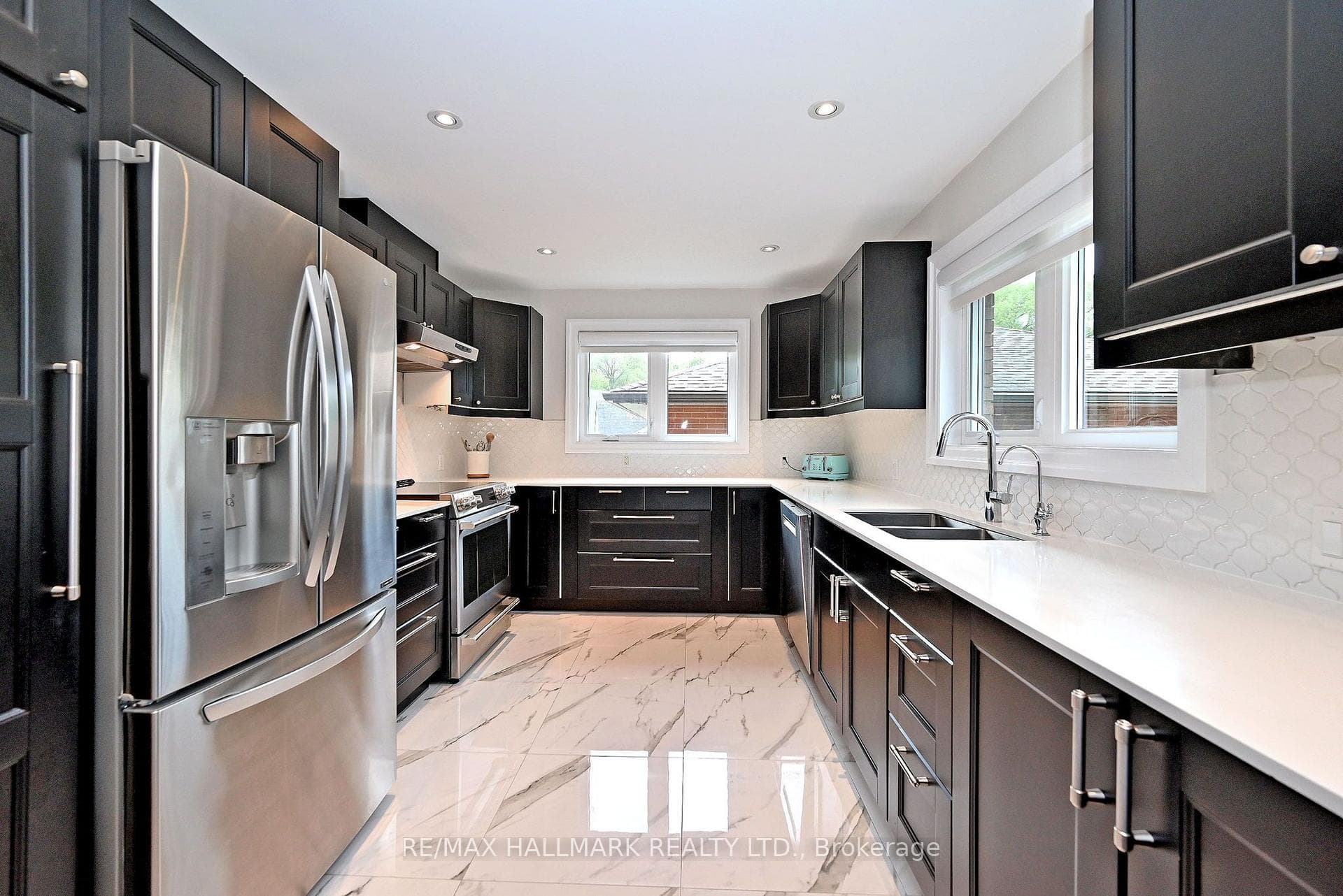 334 Stewart Street photo 14