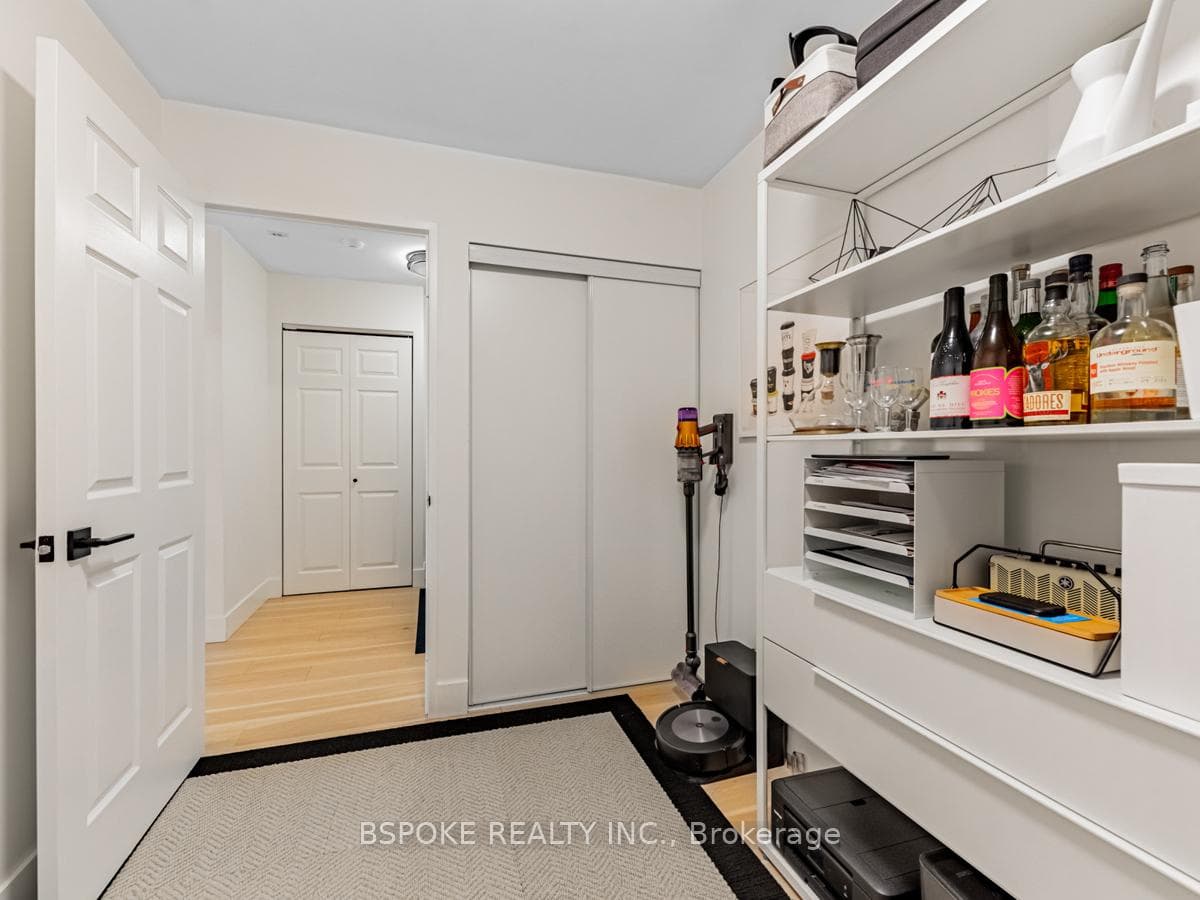 245 Davisville Avenue Unit 208 photo 21