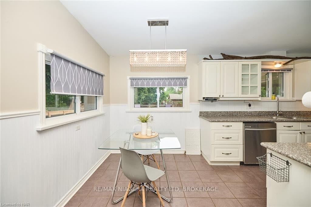 31 LORIMER Street photo 12