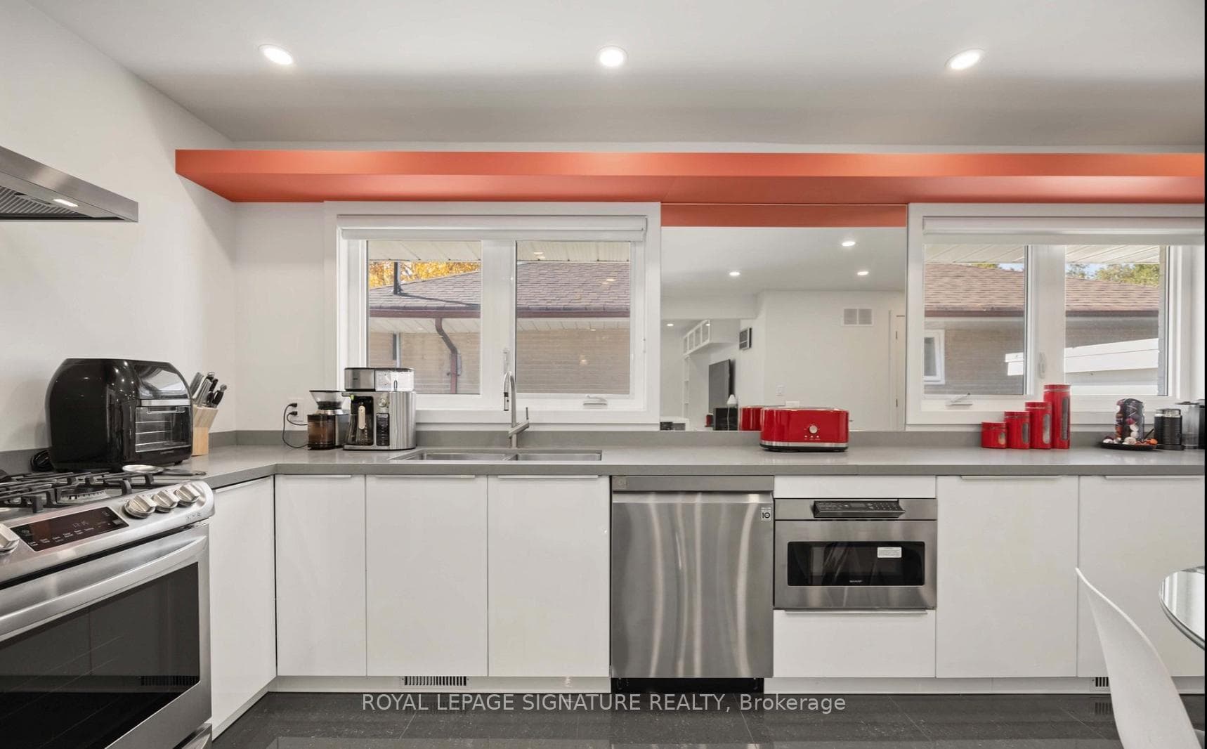 5 Christina Crescent Unit Main photo 8