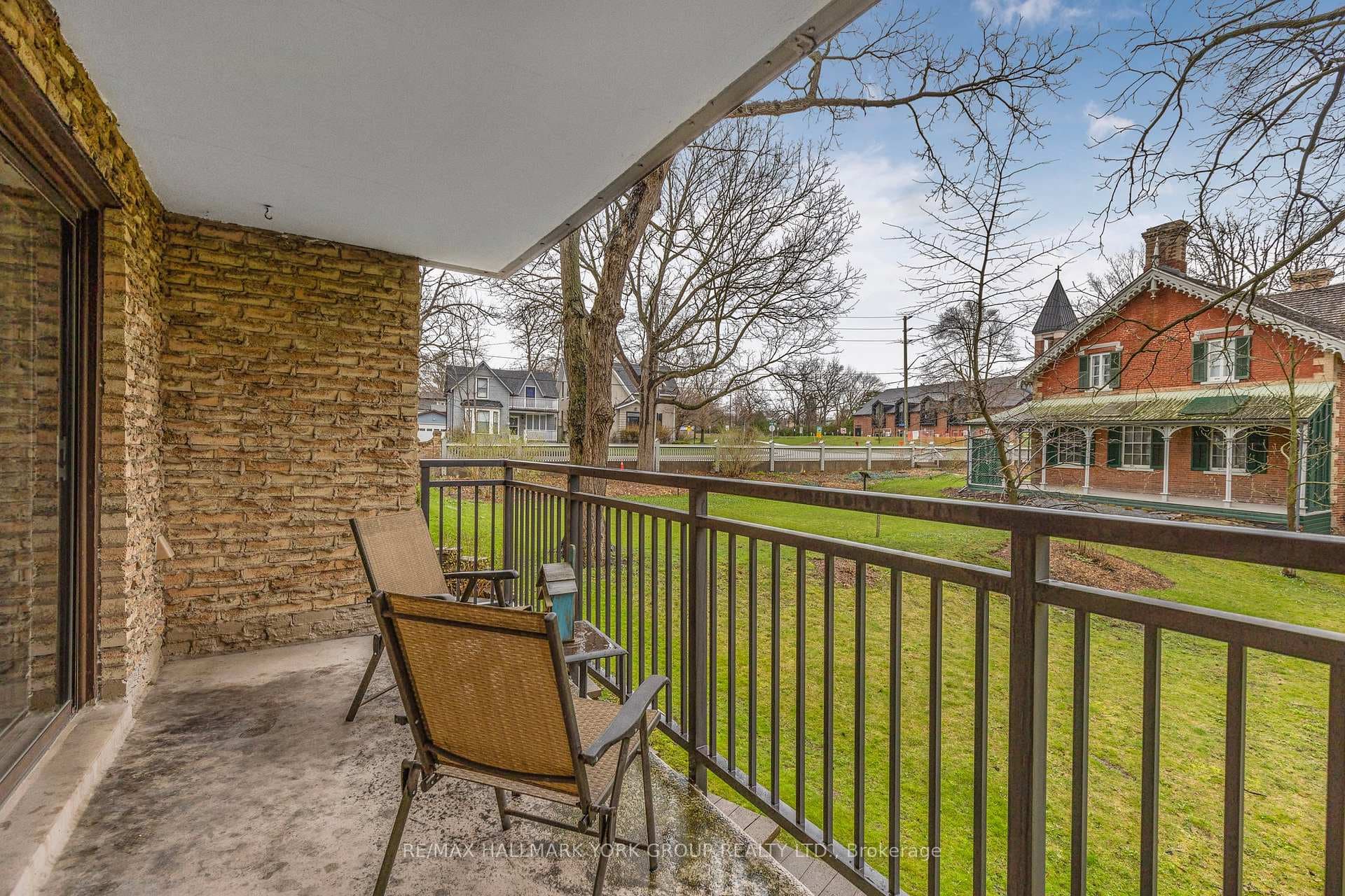 15390 Yonge Street Unit 202 photo 28