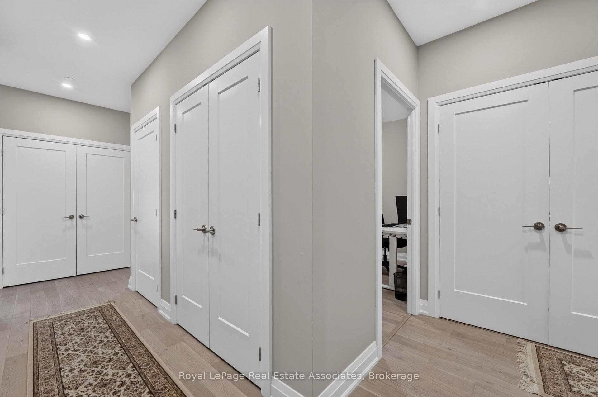 71 Wyndham Street Unit 612 photo 25