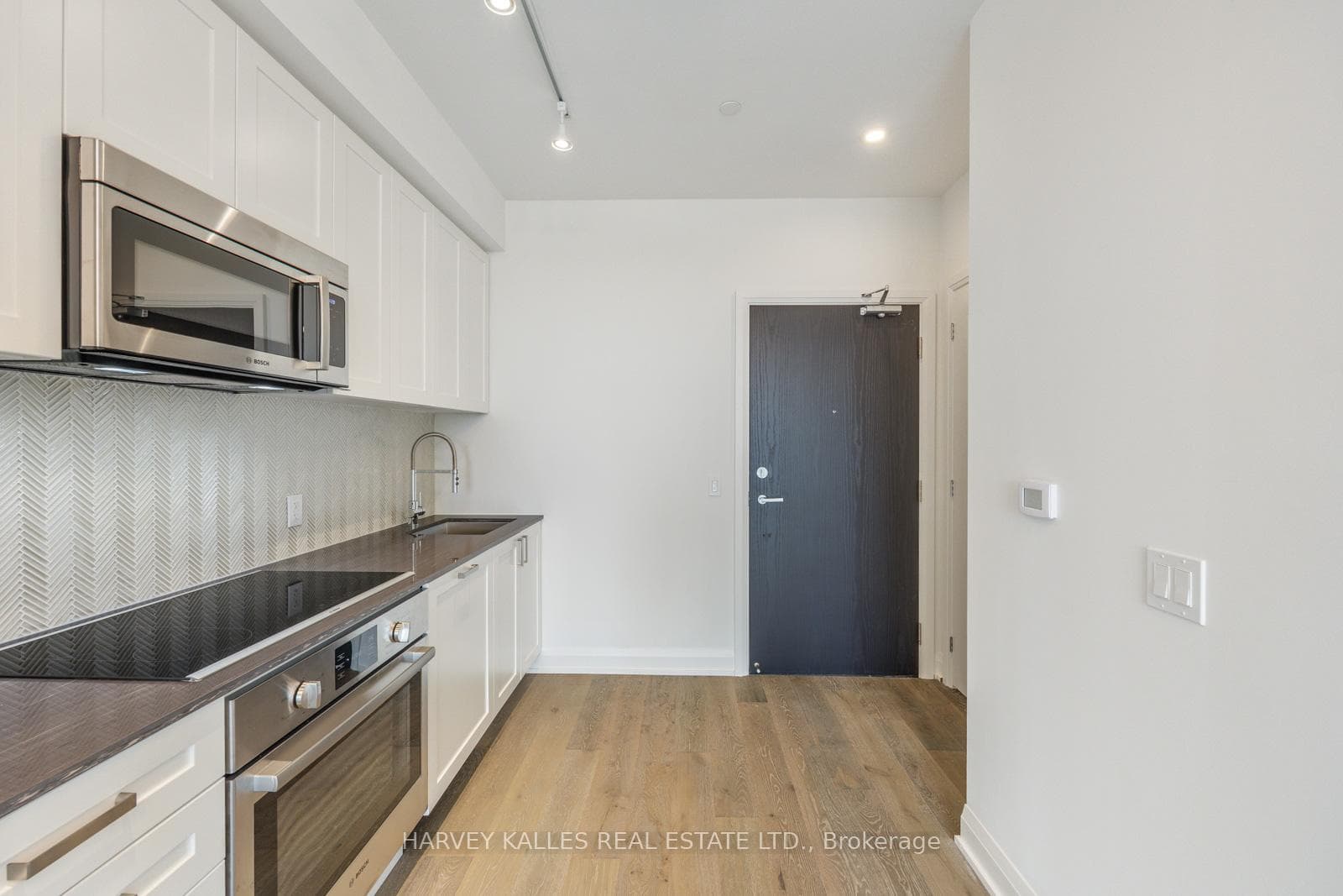 293 The Kingsway N/A Unit 609 photo 9