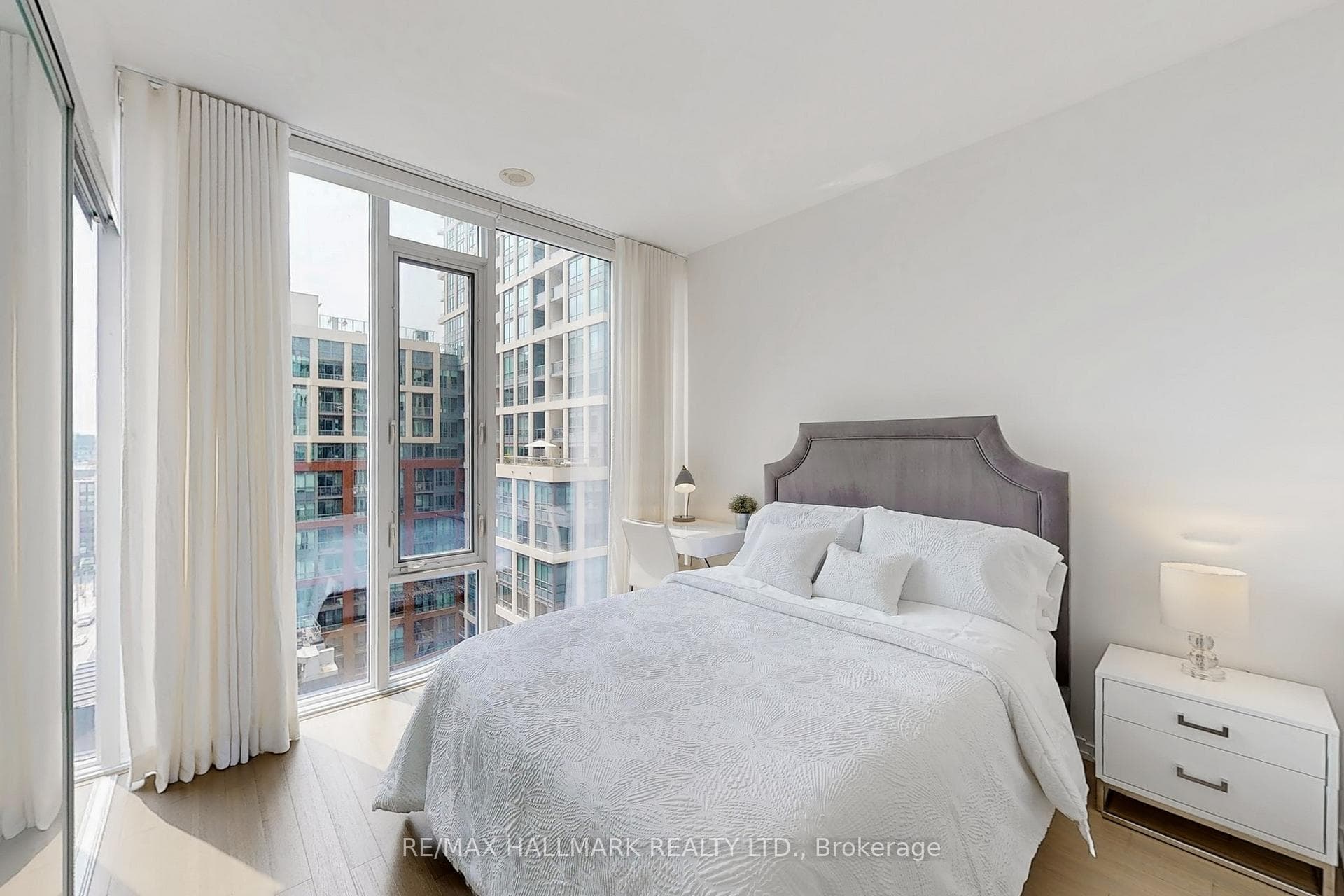 101 Peter Street Unit 1409 photo 11