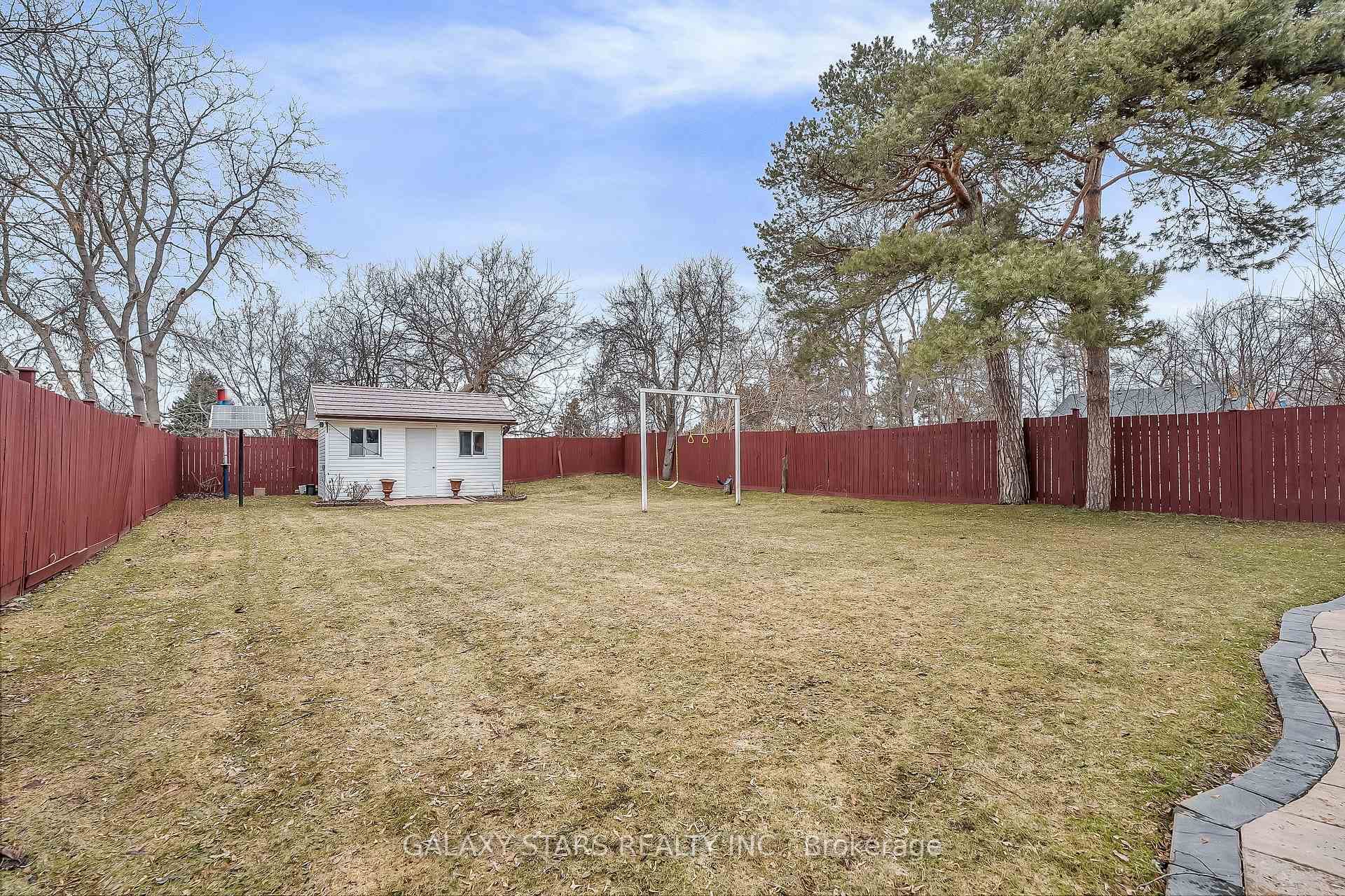 642 Sheppard Avenue photo 34