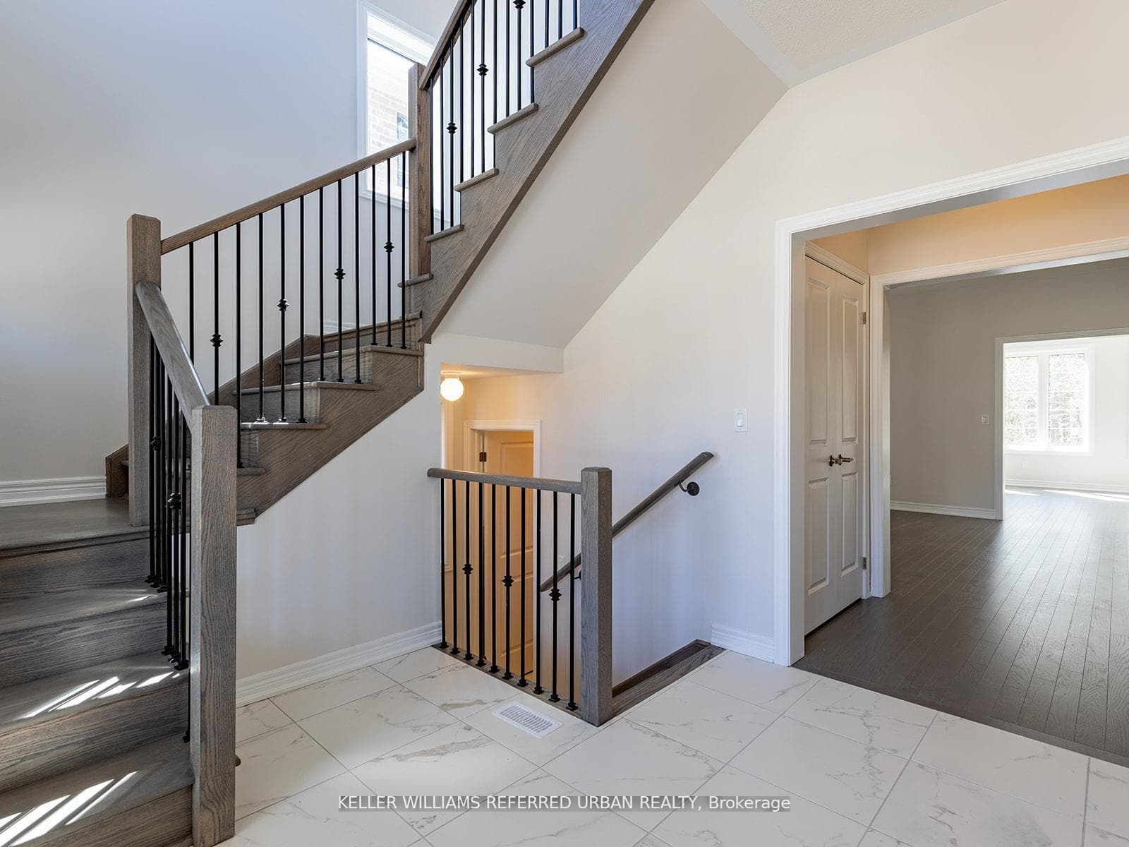 1470 Davis Loop Circle photo 4