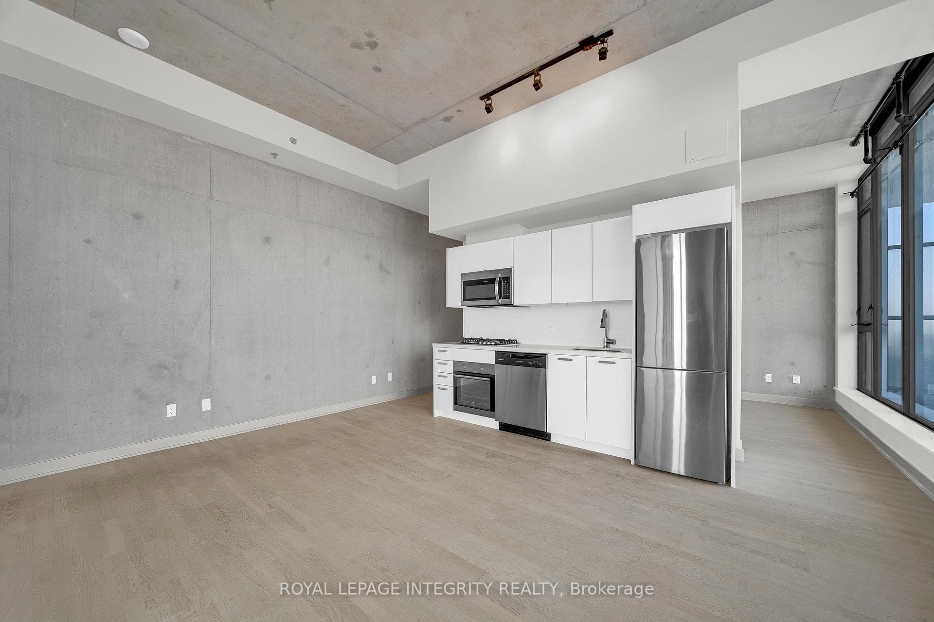 203 Catherine Street Unit 802 photo 13