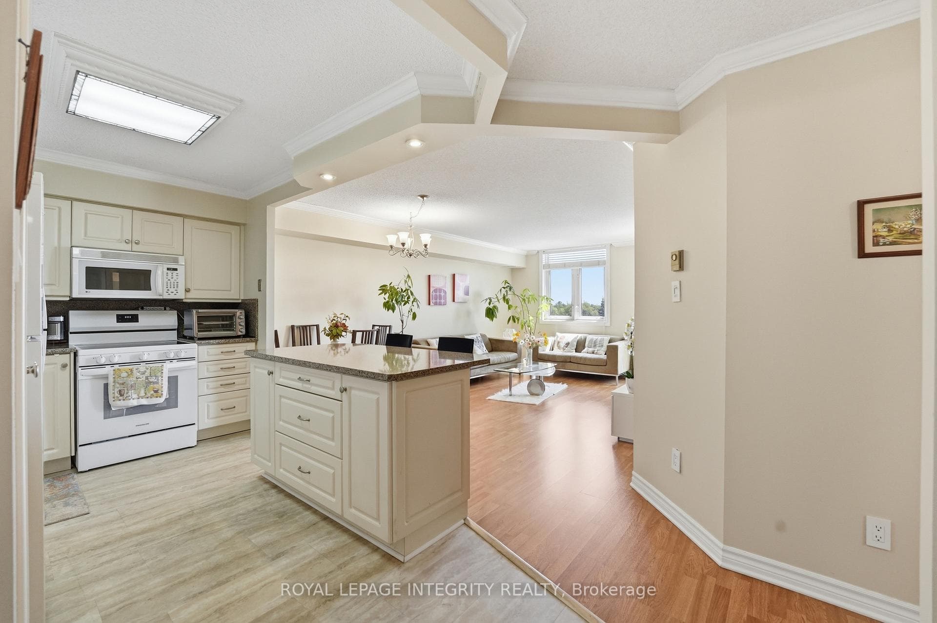 1025 Grenon Avenue Unit 608 photo 4