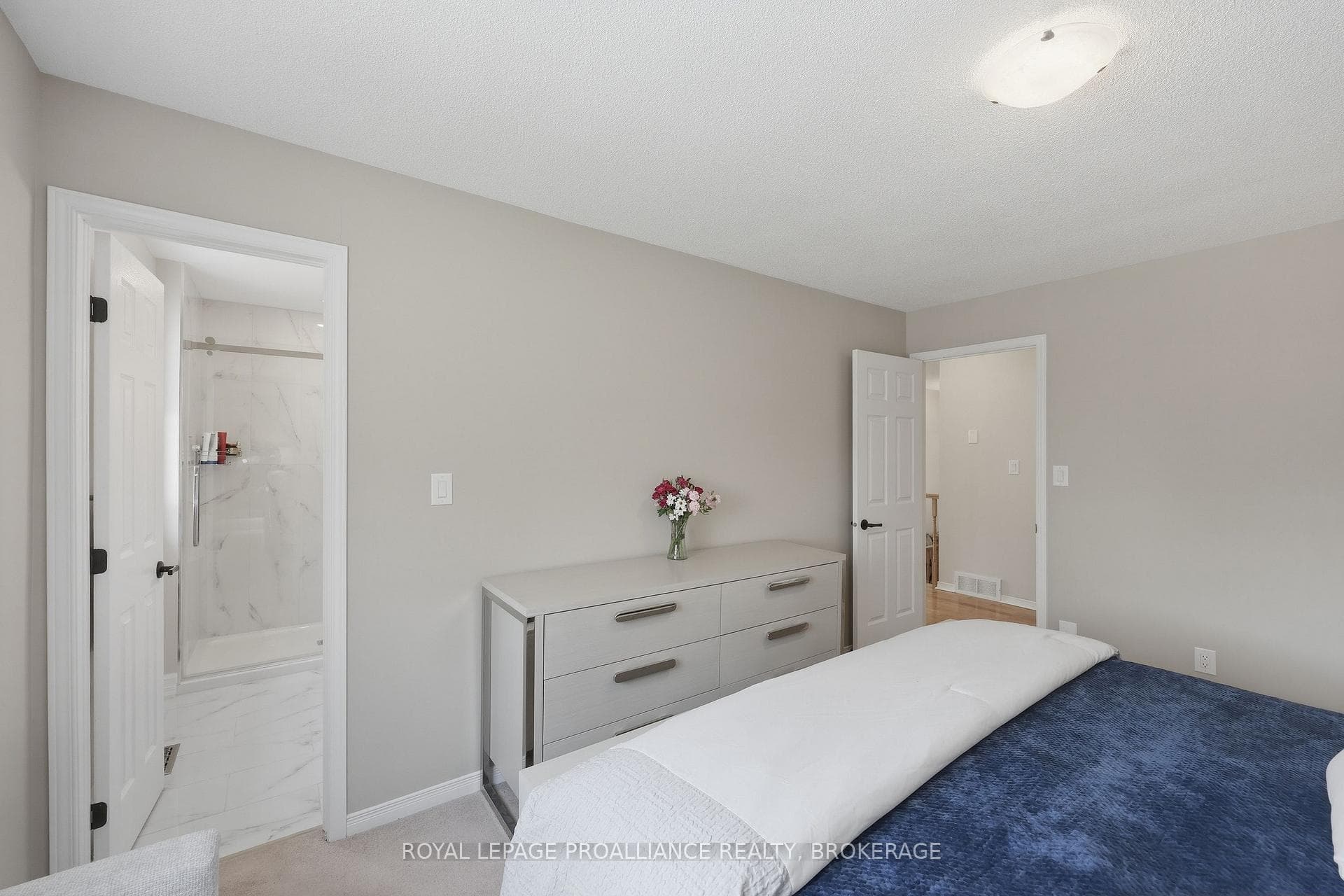 1380 Fisher Crescent photo 15