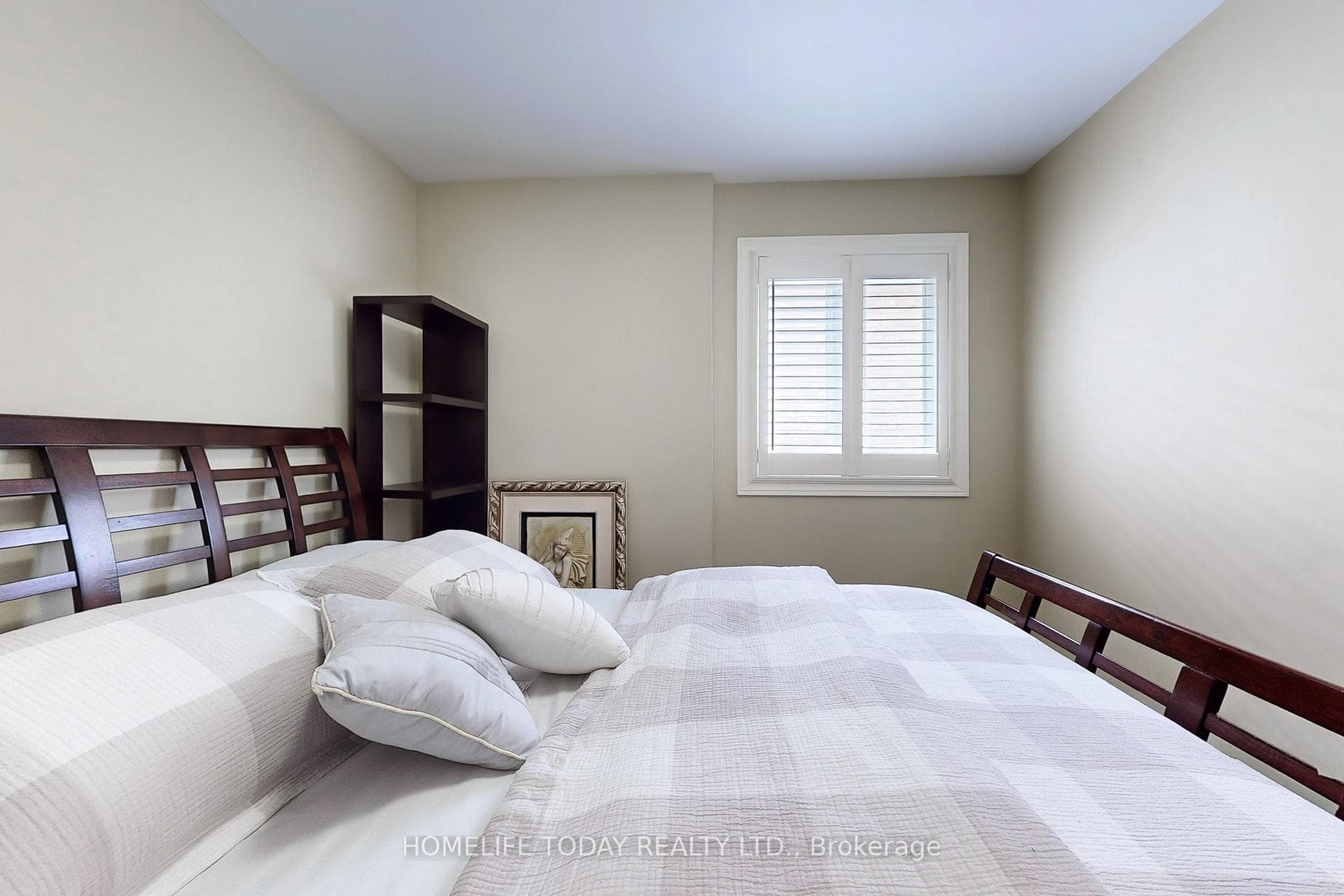 958 Midland Avenue photo 26