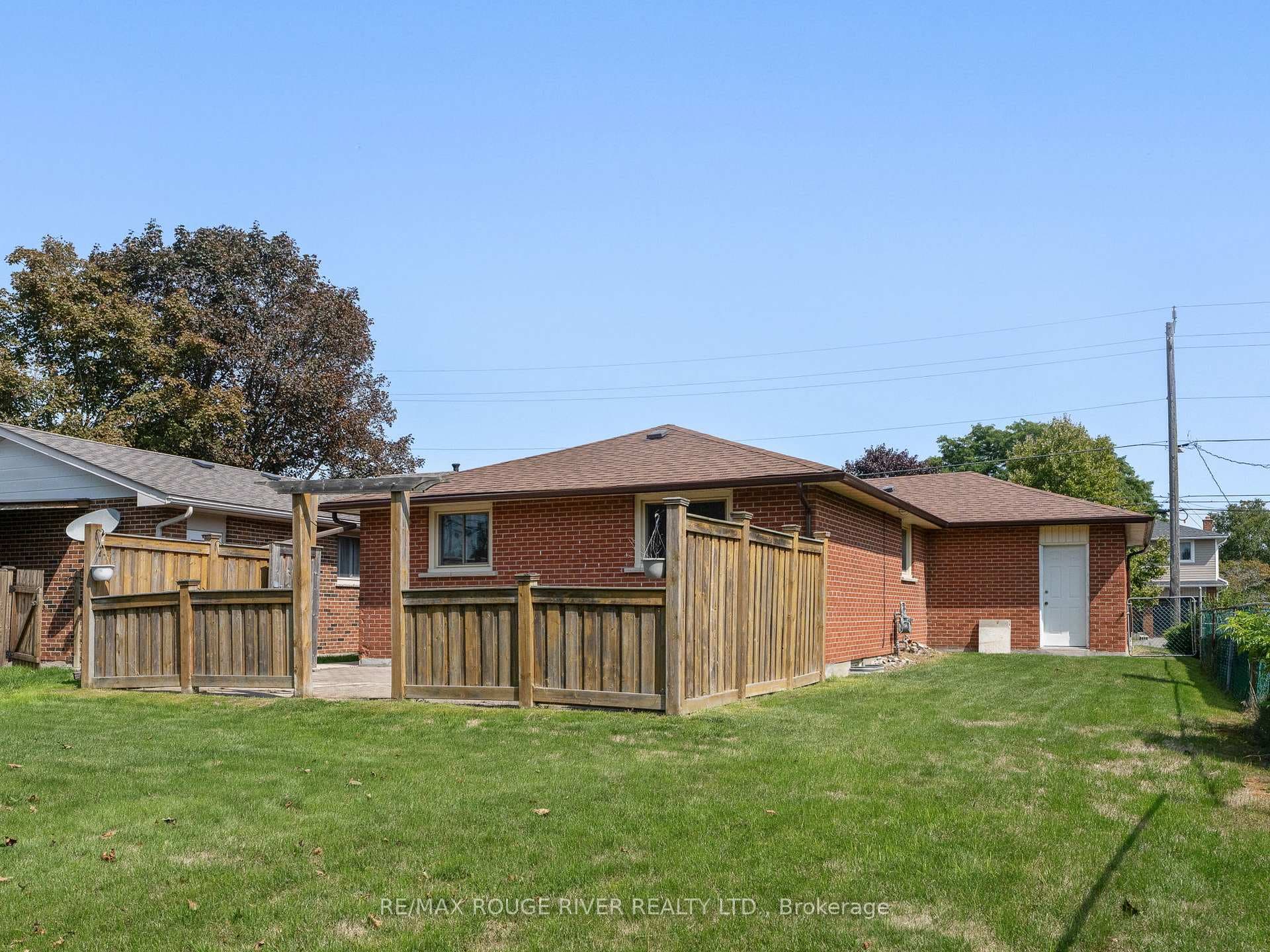 815 WESTWOOD Drive photo 33