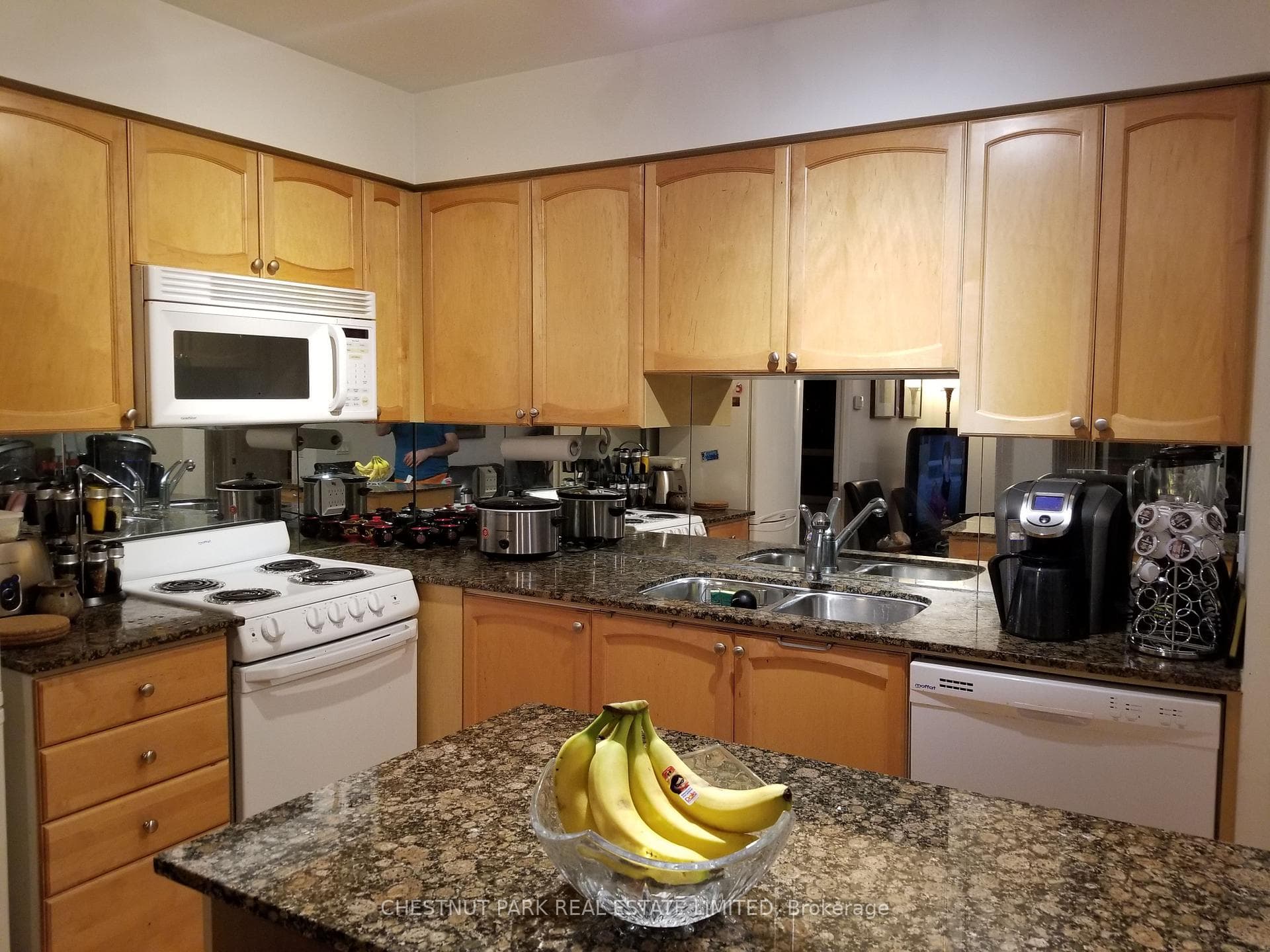 1103 Leslie Street Unit 905 photo 18