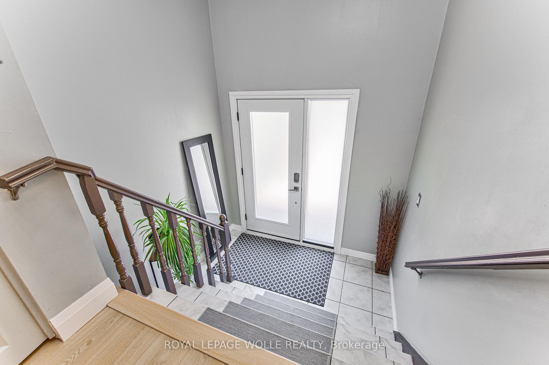 2560 Palisander Avenue photo 3
