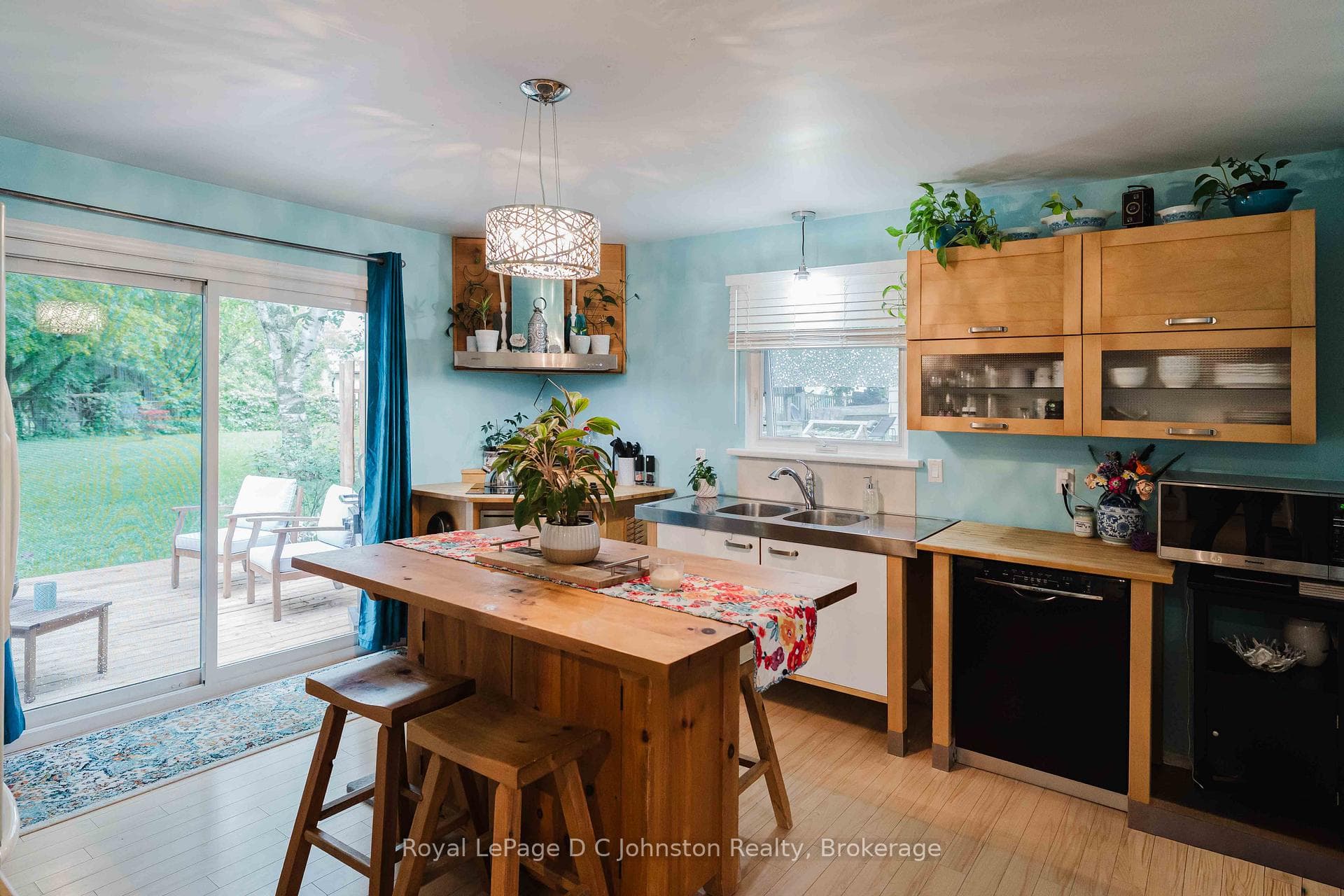 255 Rowe Street photo 8