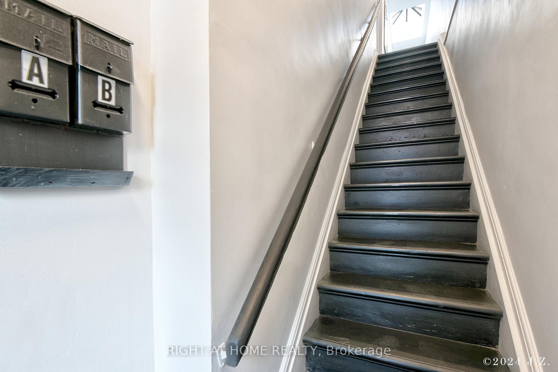 1703 Bayview Avenue Unit B photo 2