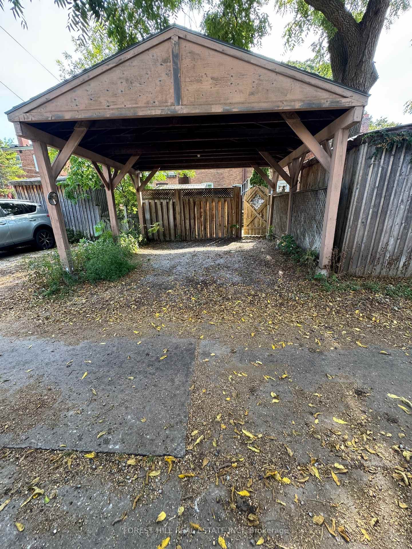 112 Douglas Avenue photo 19