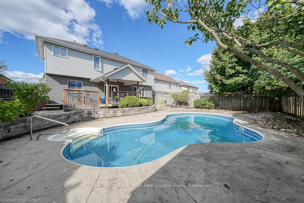 468 LAKEVIEW Drive photo 2