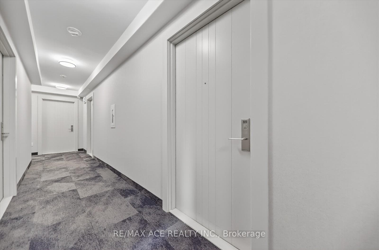 2550 Simcoe Street Unit 809 photo 12