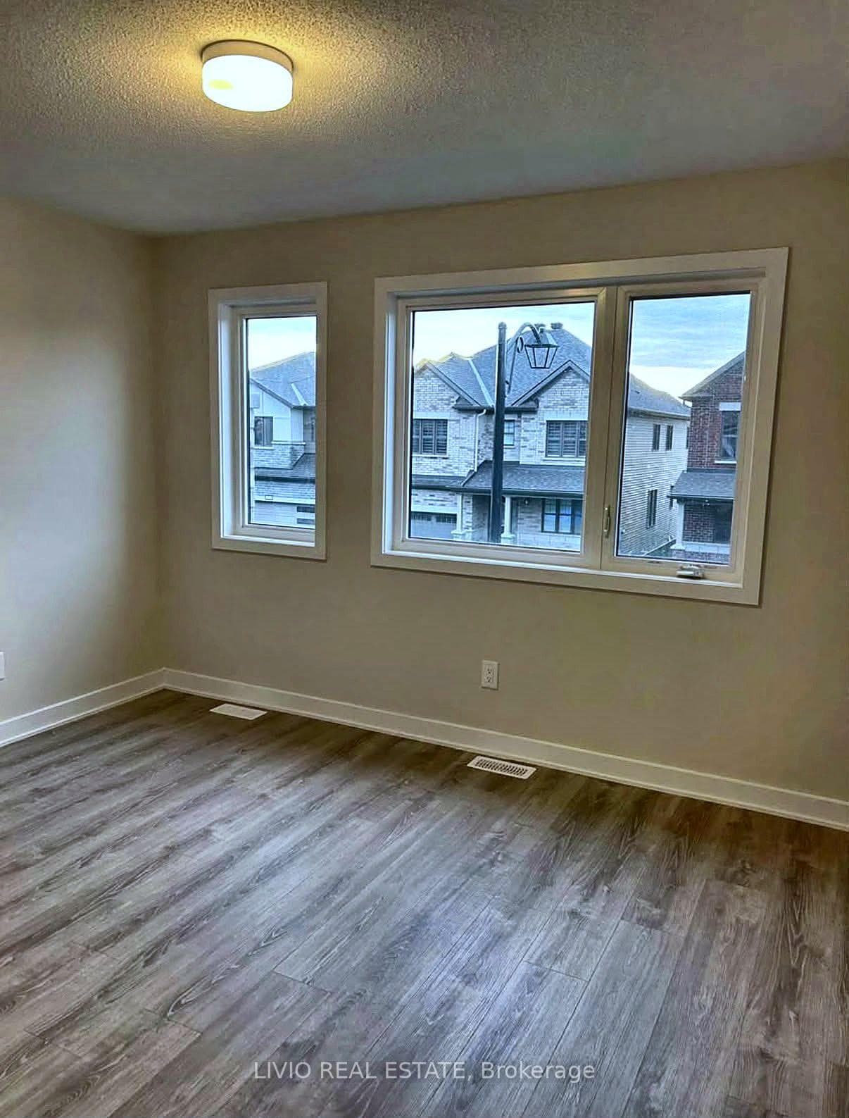 1007 SHOWMAN Street photo 7
