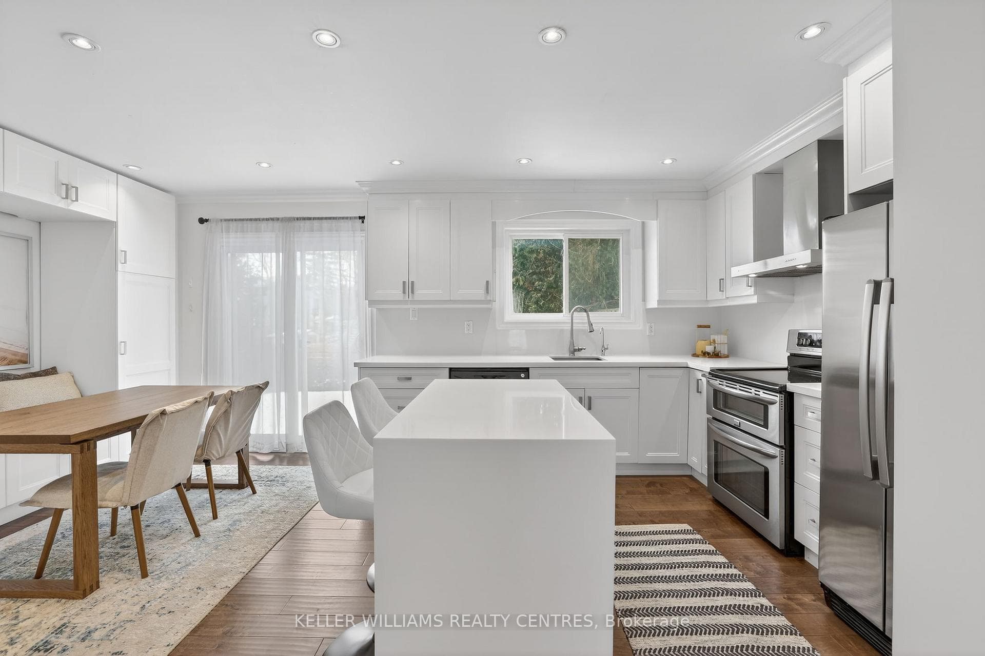 789 Elgin Street photo 10