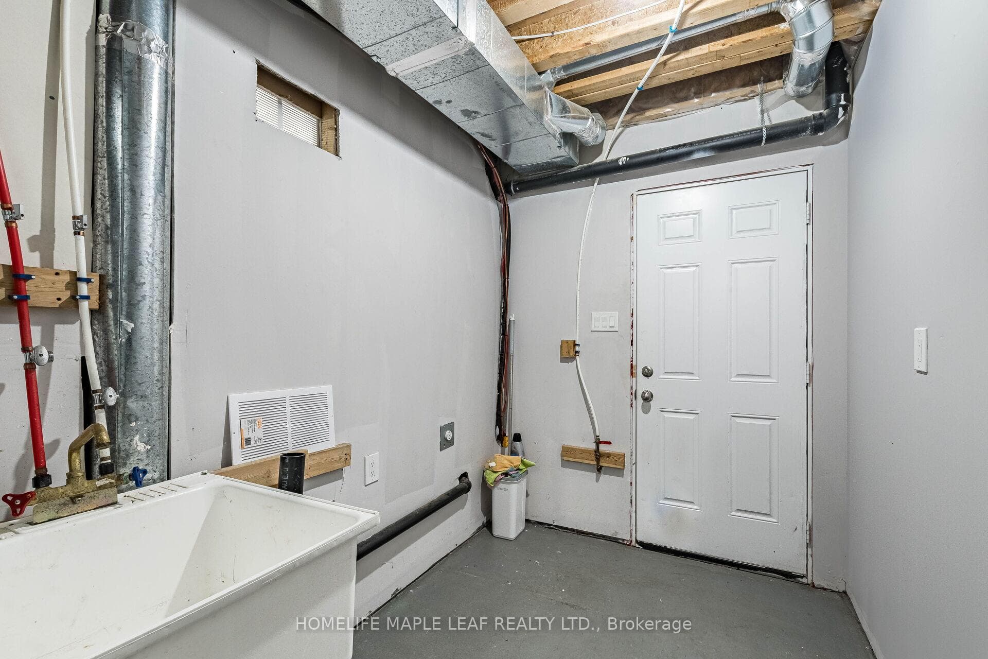 76 Rockman Crescent photo 45