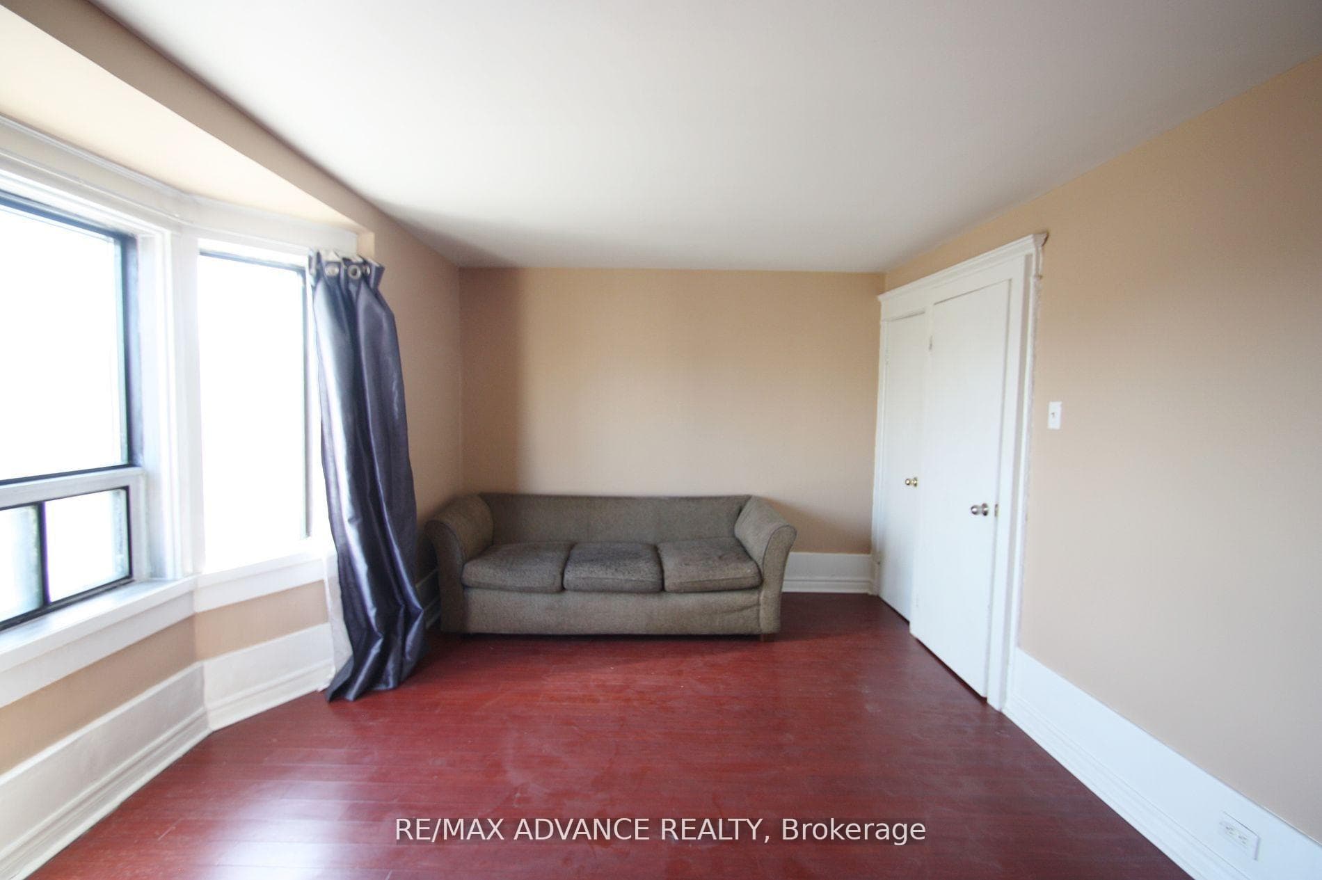 572 Danforth Avenue Unit 3rd Flr photo 8