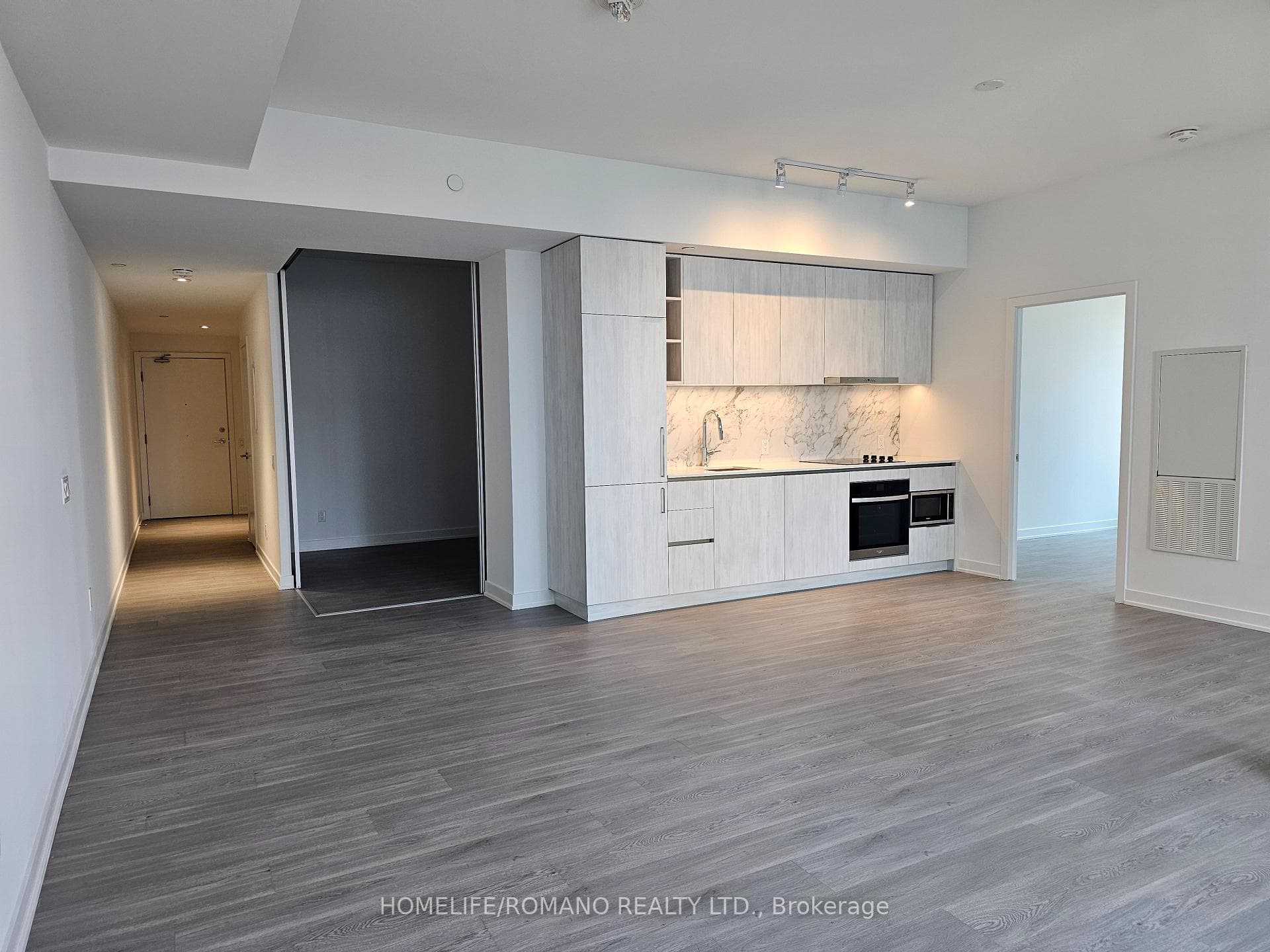 8 Wellesley Street Unit 605 photo 5