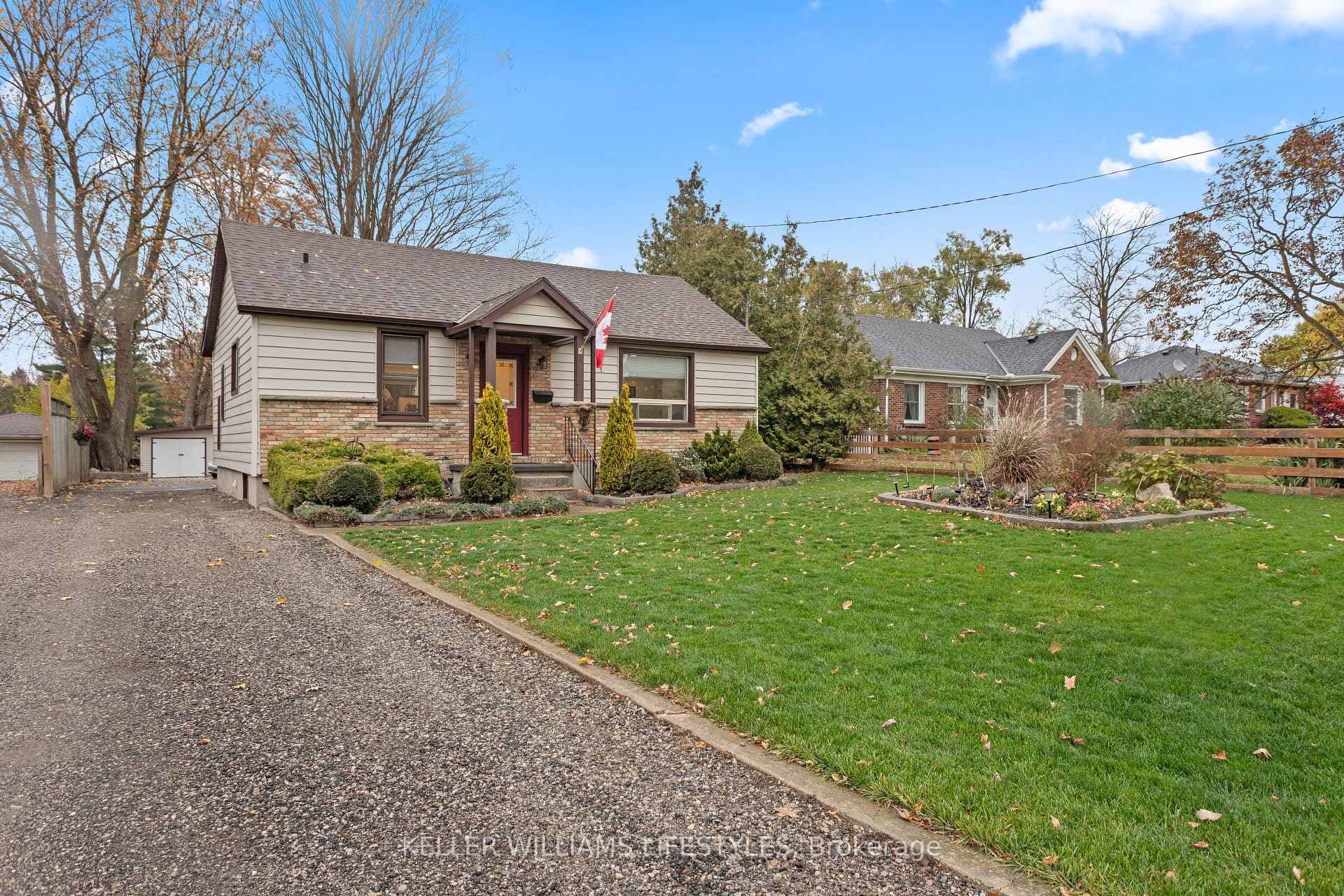 2628 Dundas Street photo 1