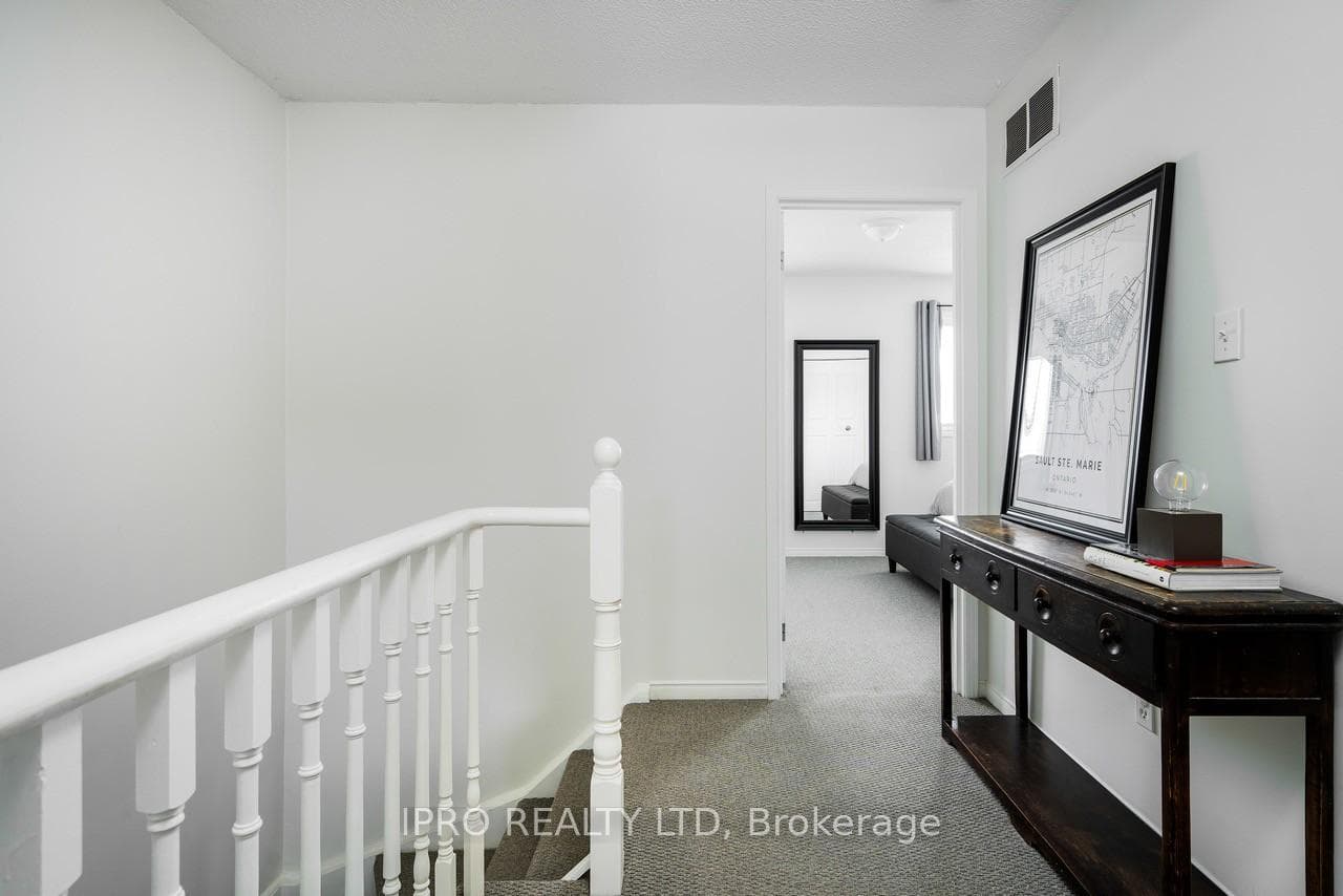 19 Reid Crescent photo 16