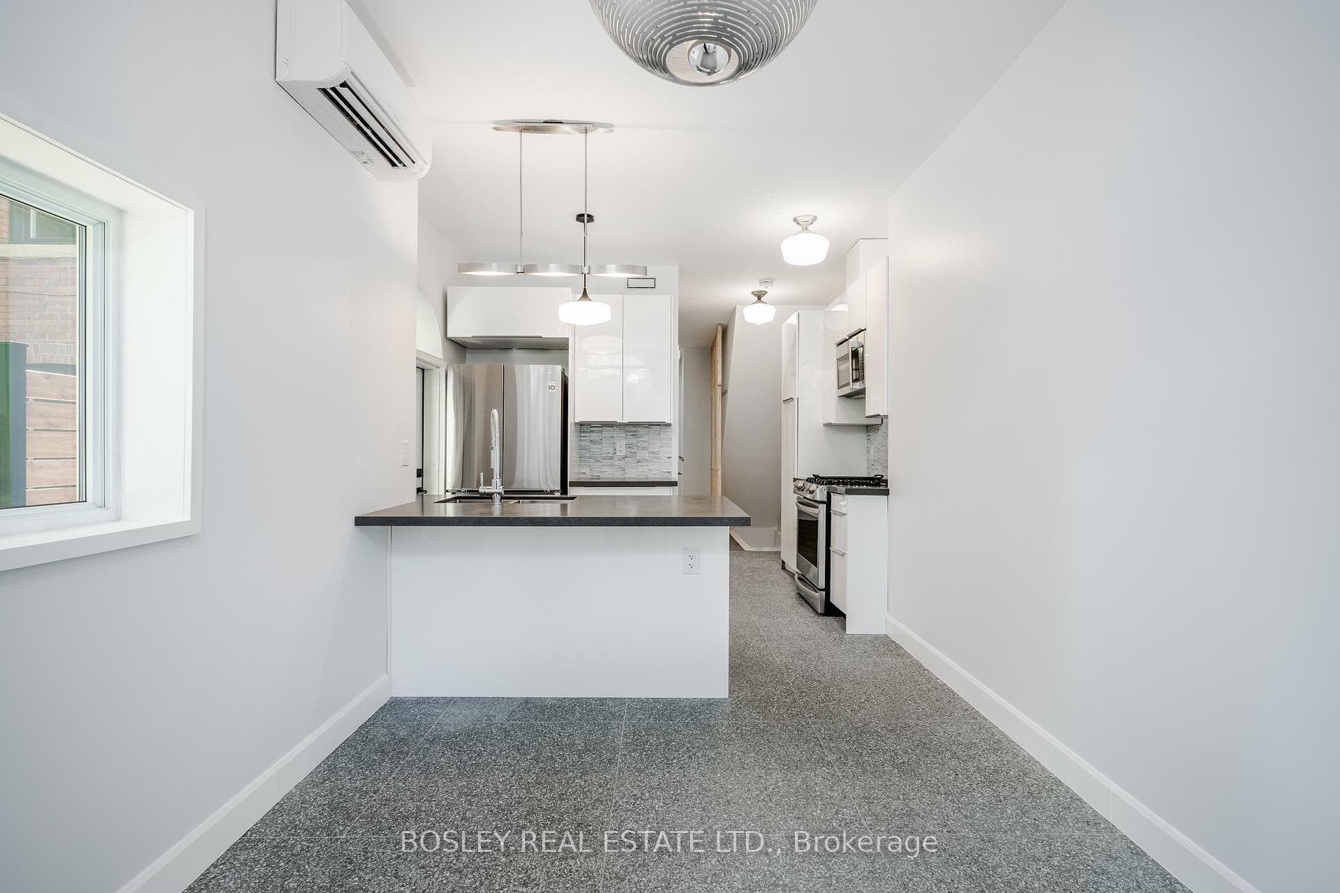 9 Hambly Avenue Unit Lower photo 8