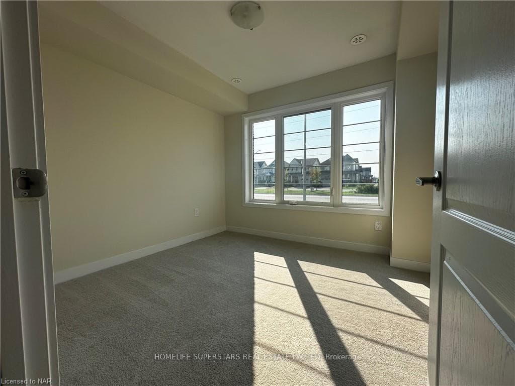 211 MELODY Lane photo 4
