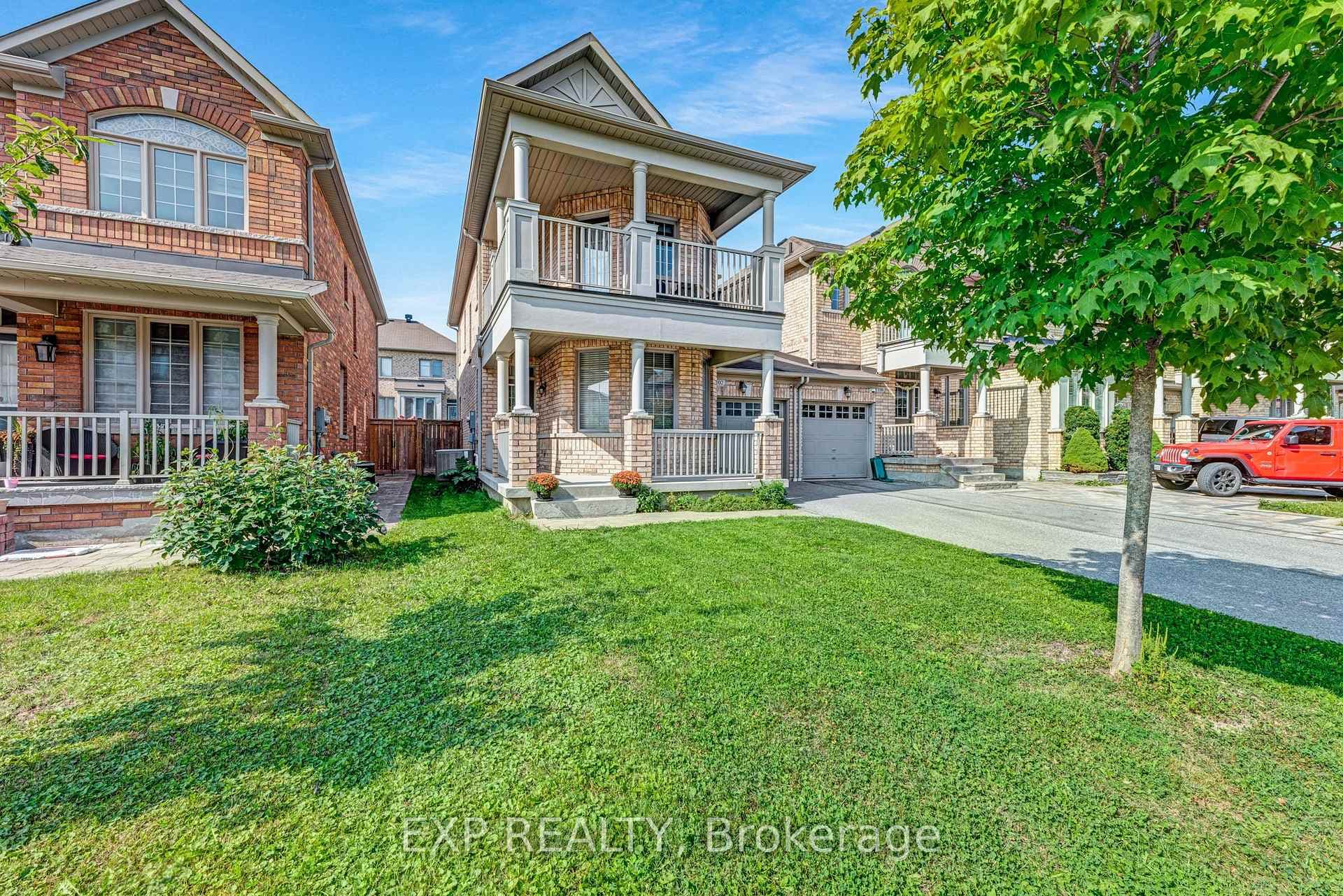 102 Juglans Crescent photo 2