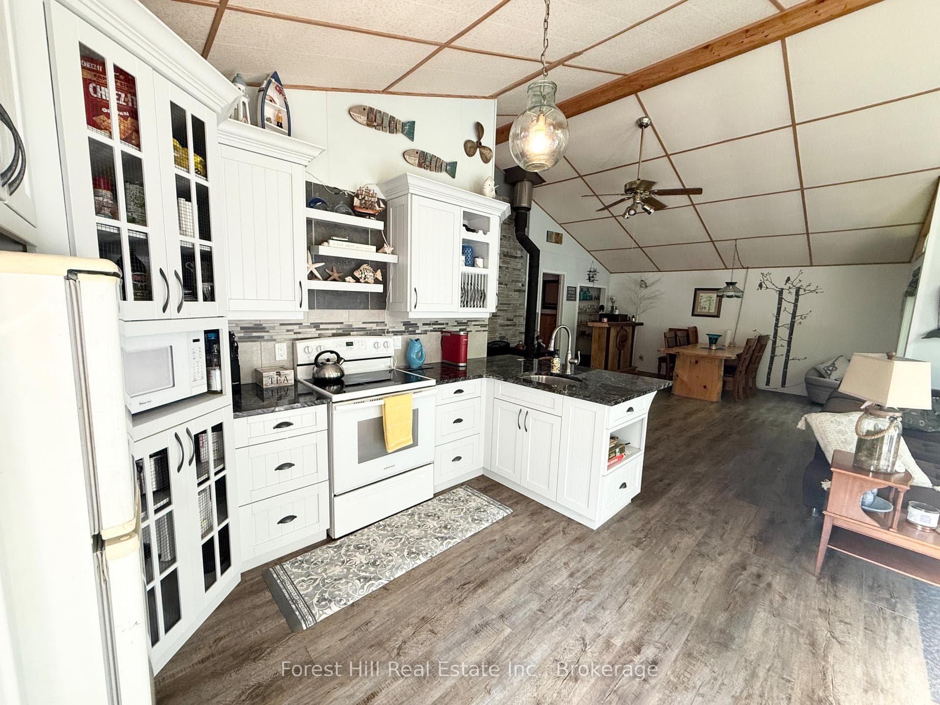 935 Limberlost Road photo 22